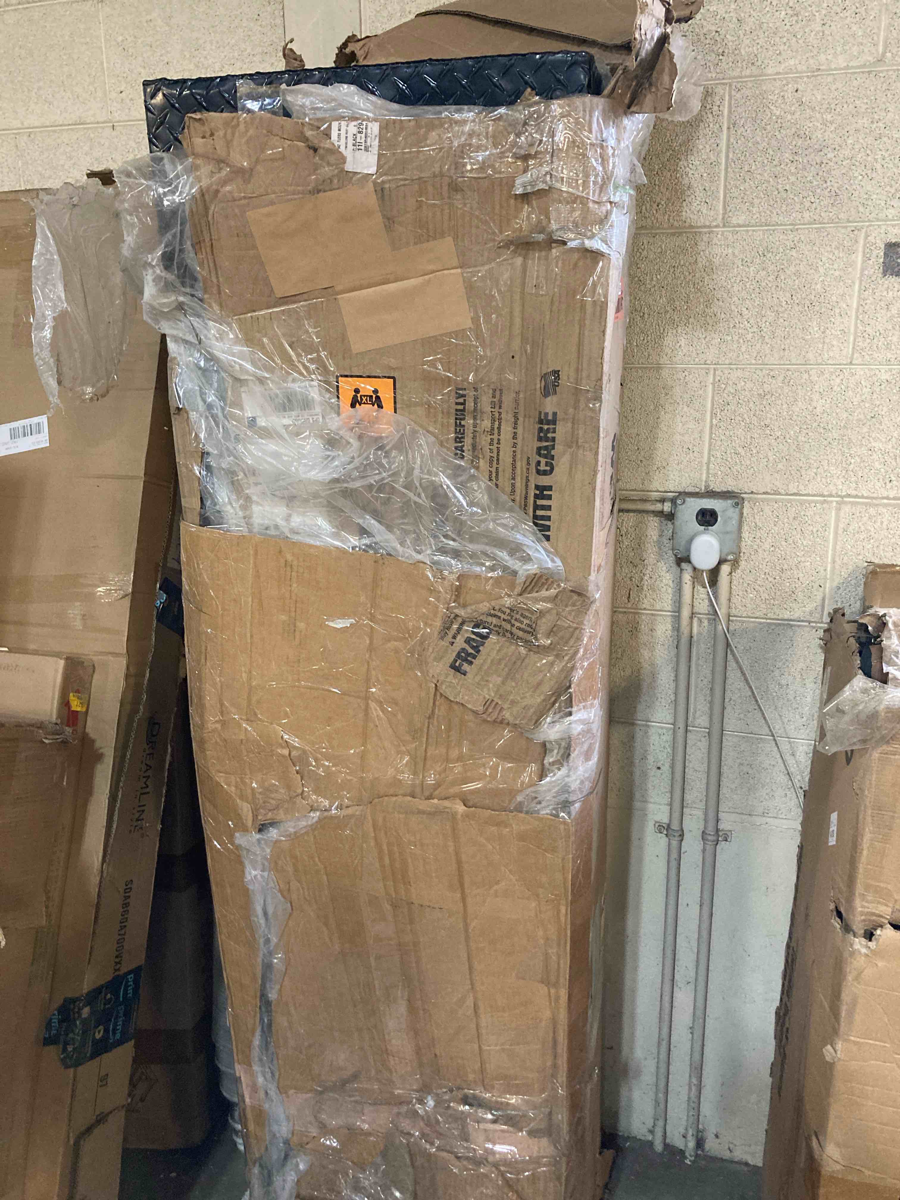https://s3.amazonaws.com/lotting-images-prod/phillipi/RED5134899_1713972079939.jpeg