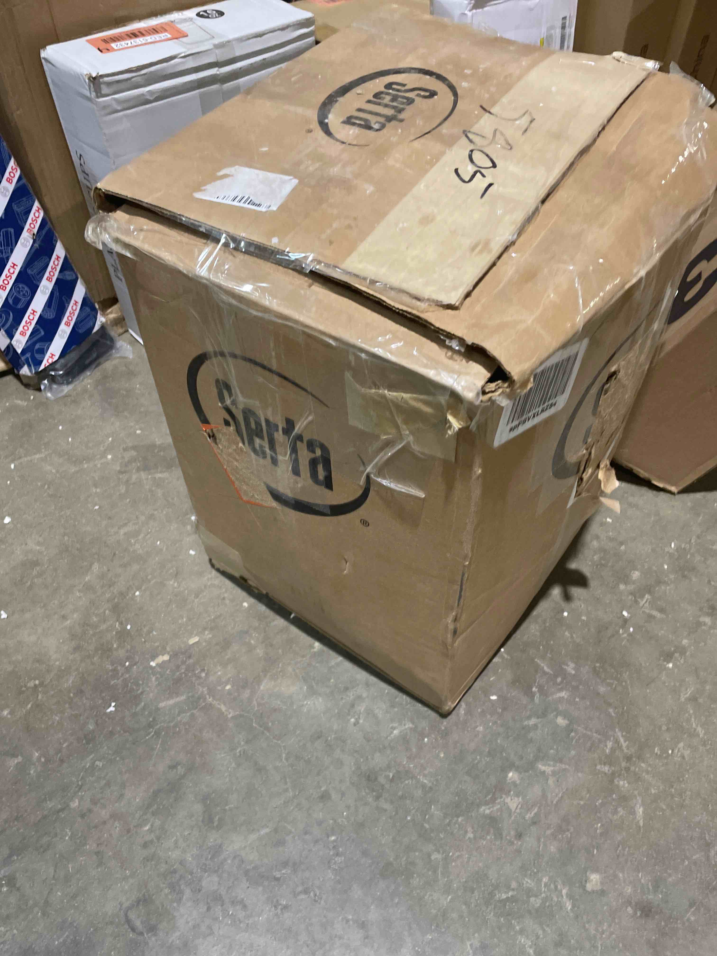 https://s3.amazonaws.com/lotting-images-prod/phillipi/RED5137500_1711467707852.jpeg