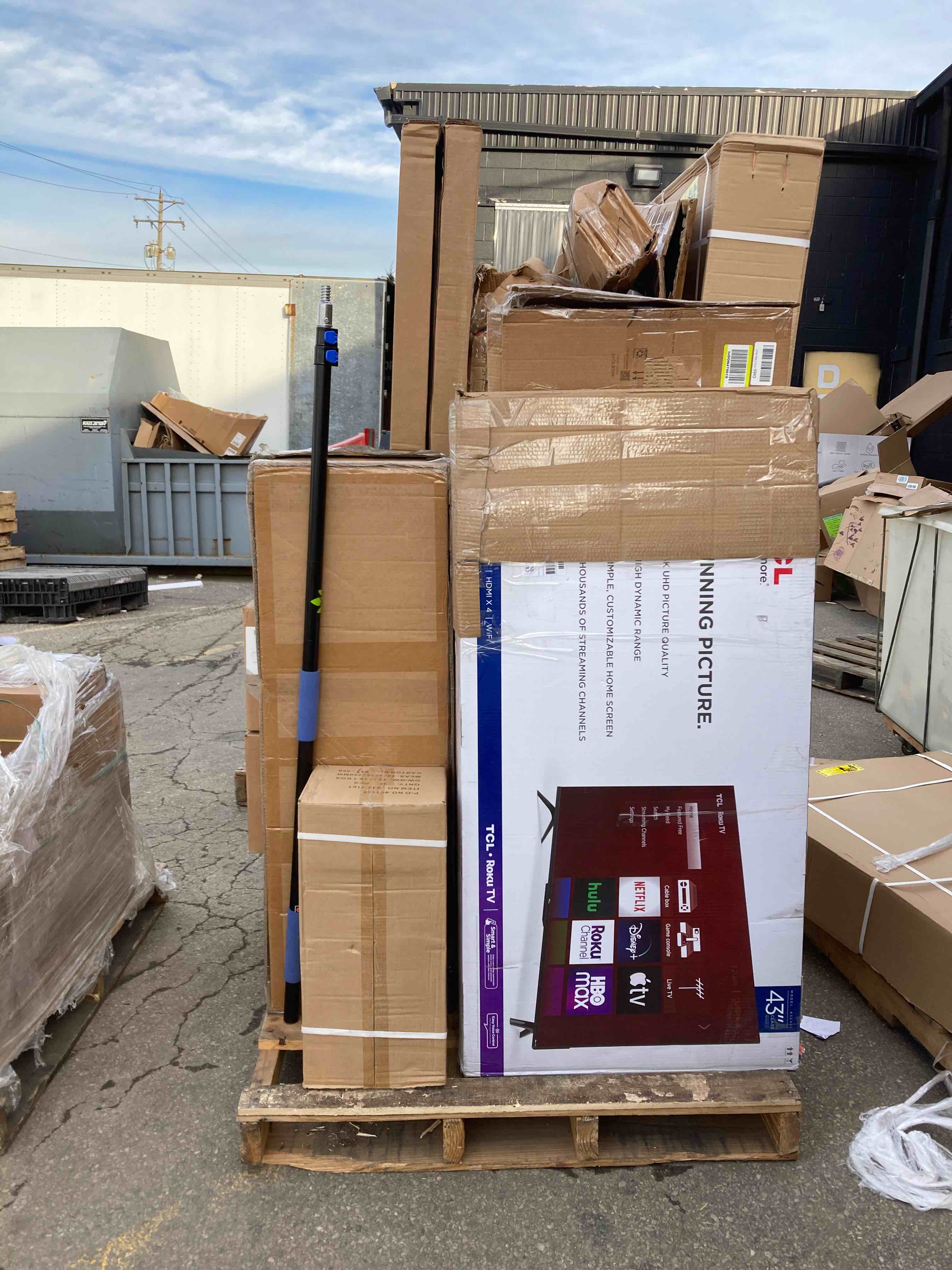 https://s3.amazonaws.com/lotting-images-prod/phillipi/RED5139850_1707342297365.jpeg