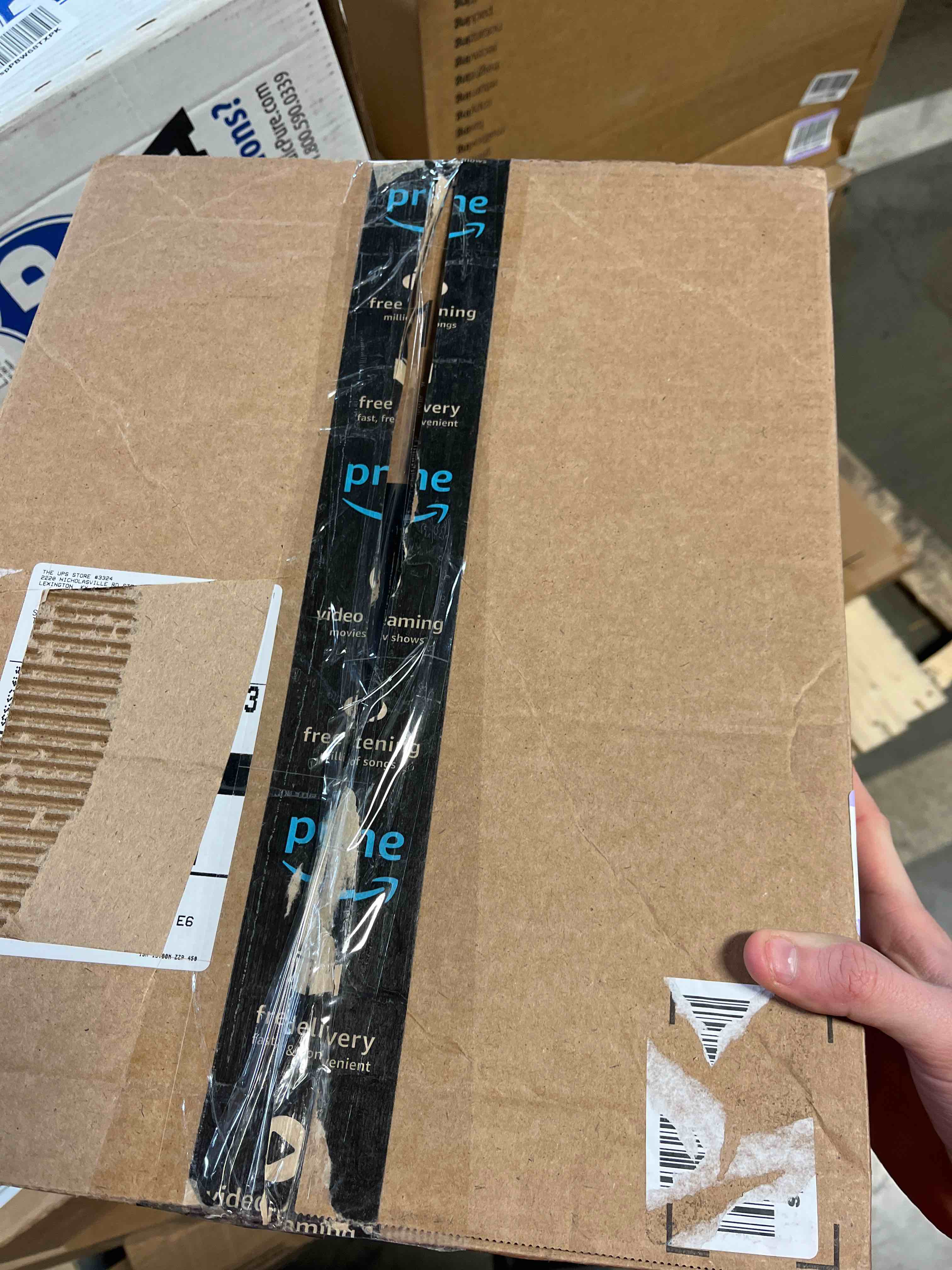 https://s3.amazonaws.com/lotting-images-prod/phillipi/RED5142627_1708704860187.jpeg