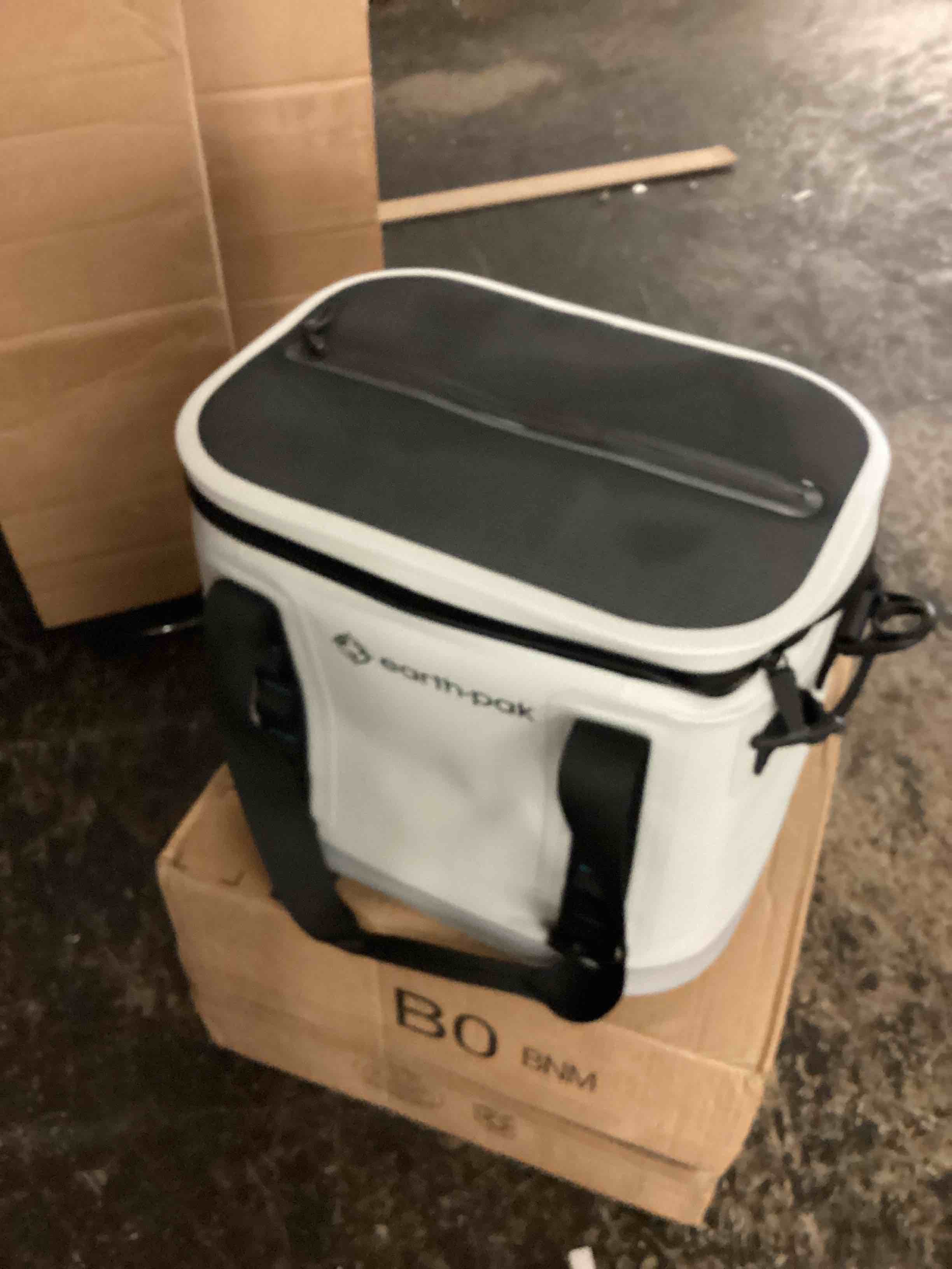 https://s3.amazonaws.com/lotting-images-prod/phillipi/RED5180462_1694443561308.jpeg