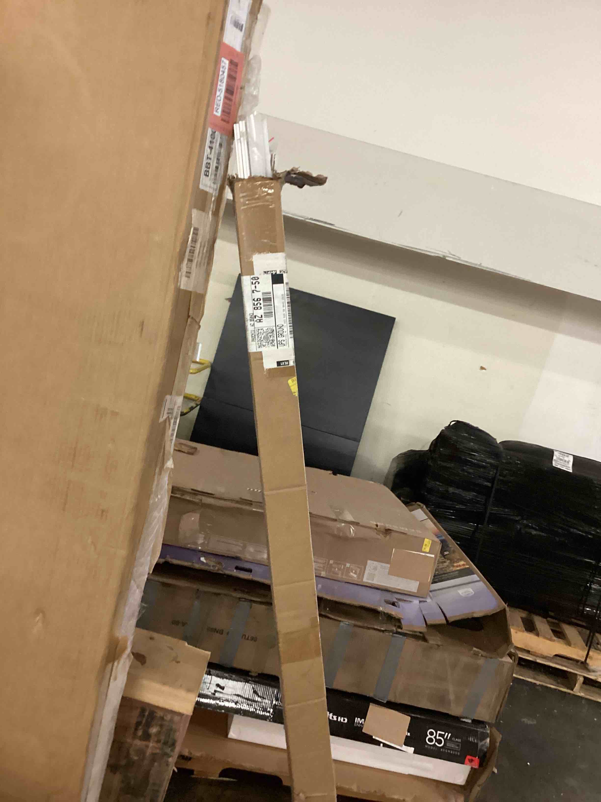 https://s3.amazonaws.com/lotting-images-prod/phillipi/RED5180464_1694443865968.jpeg