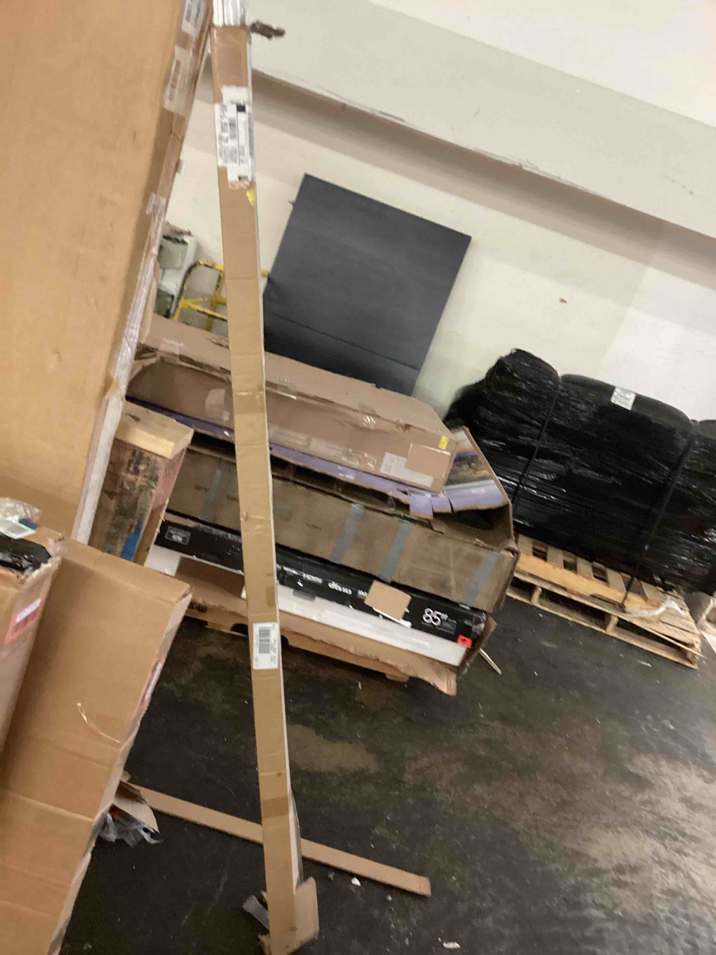 https://s3.amazonaws.com/lotting-images-prod/phillipi/RED5180464_1694443869224.jpeg