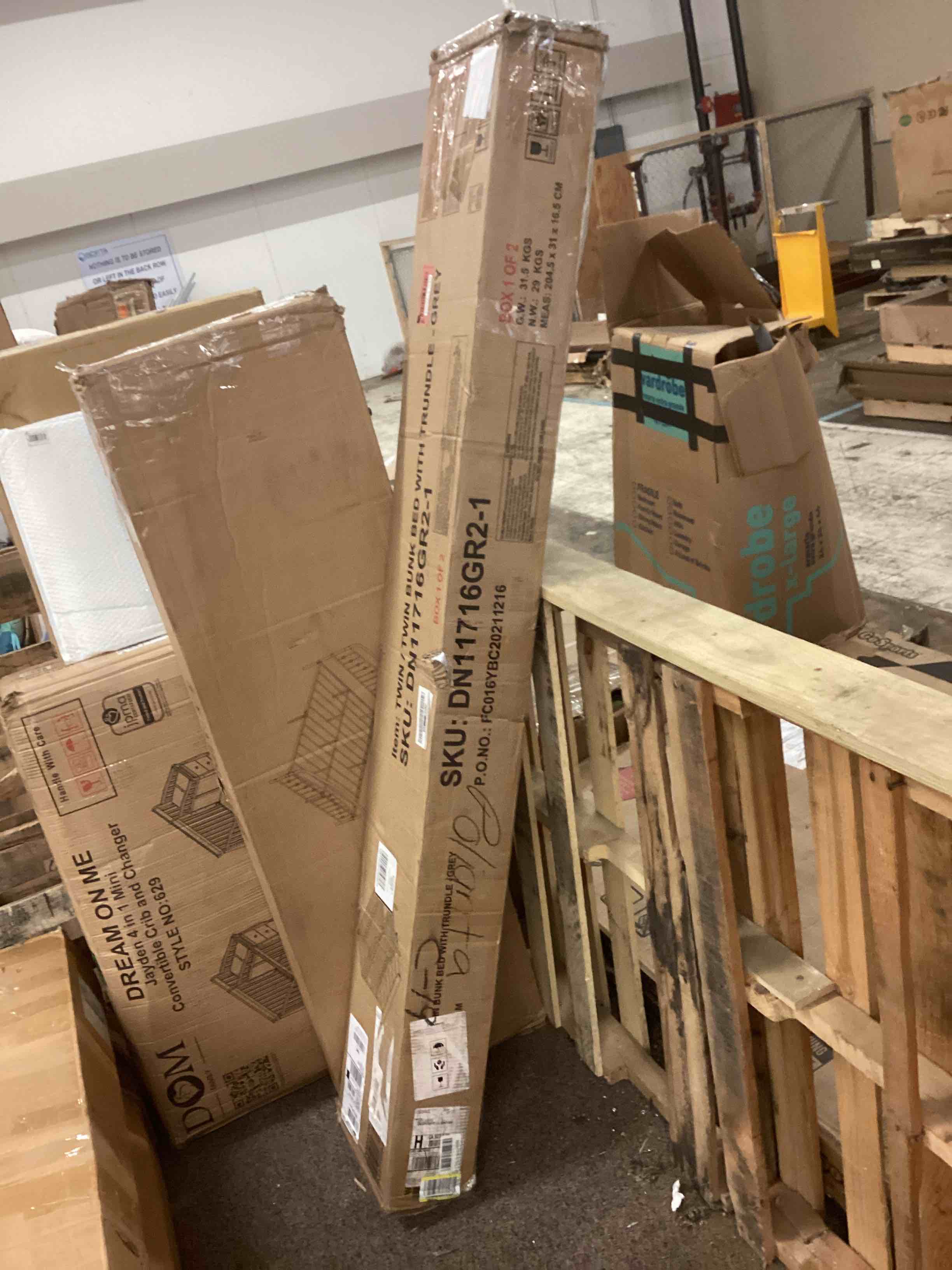 https://s3.amazonaws.com/lotting-images-prod/phillipi/RED5182038_1696517445140.jpeg