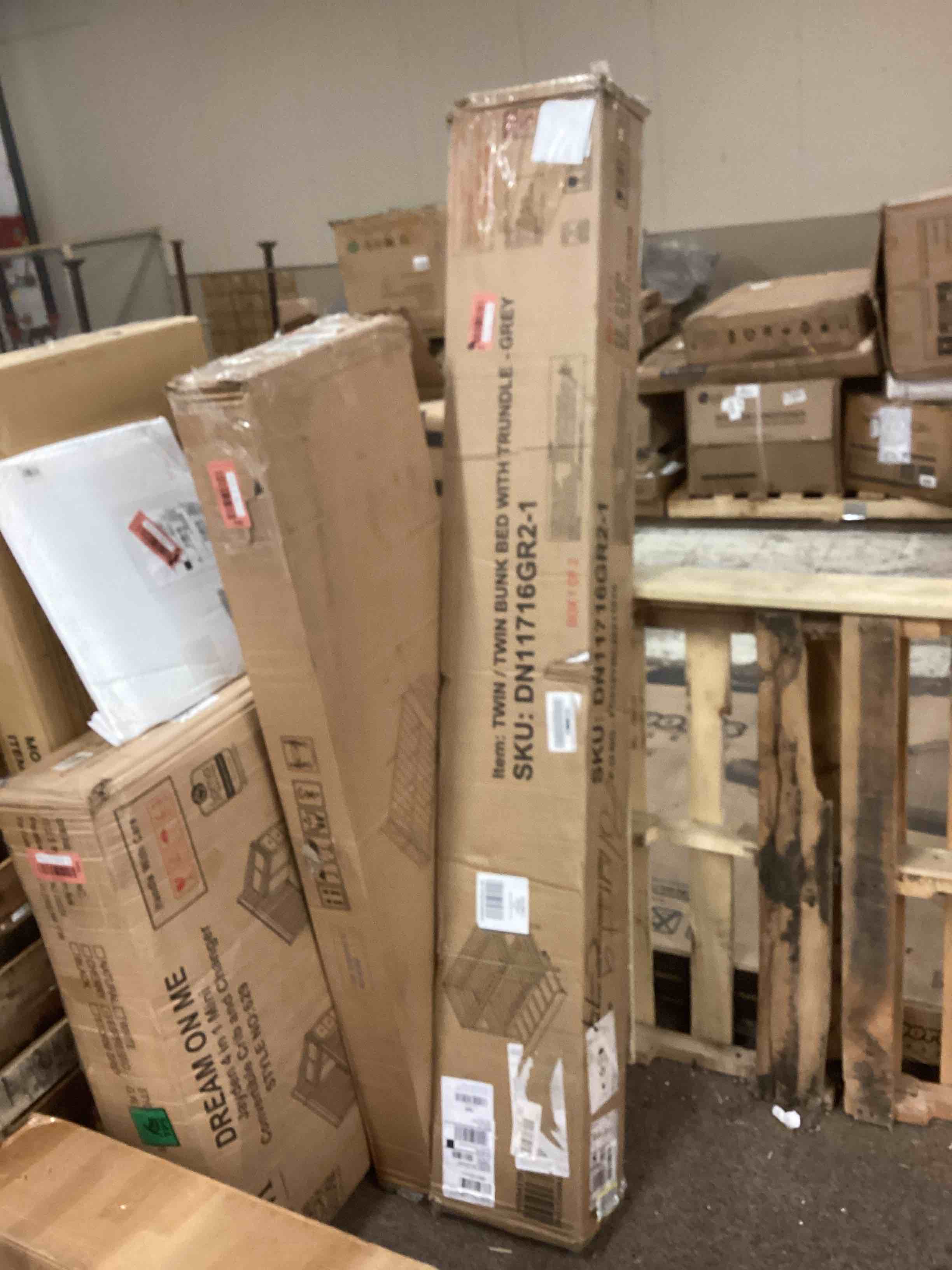 https://s3.amazonaws.com/lotting-images-prod/phillipi/RED5182038_1696517458126.jpeg