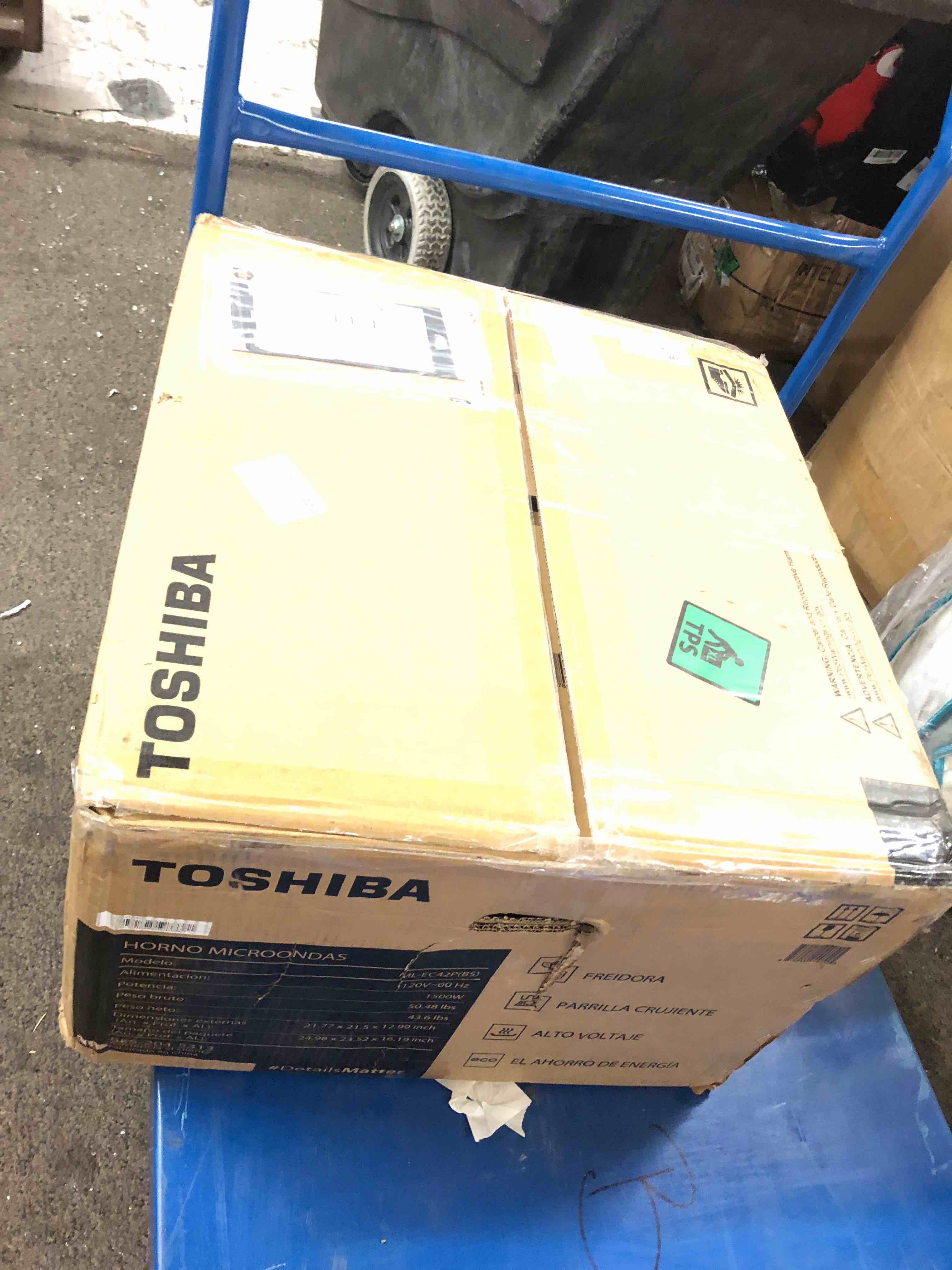 https://s3.amazonaws.com/lotting-images-prod/phillipi/RED5182094_1696613385377.jpeg