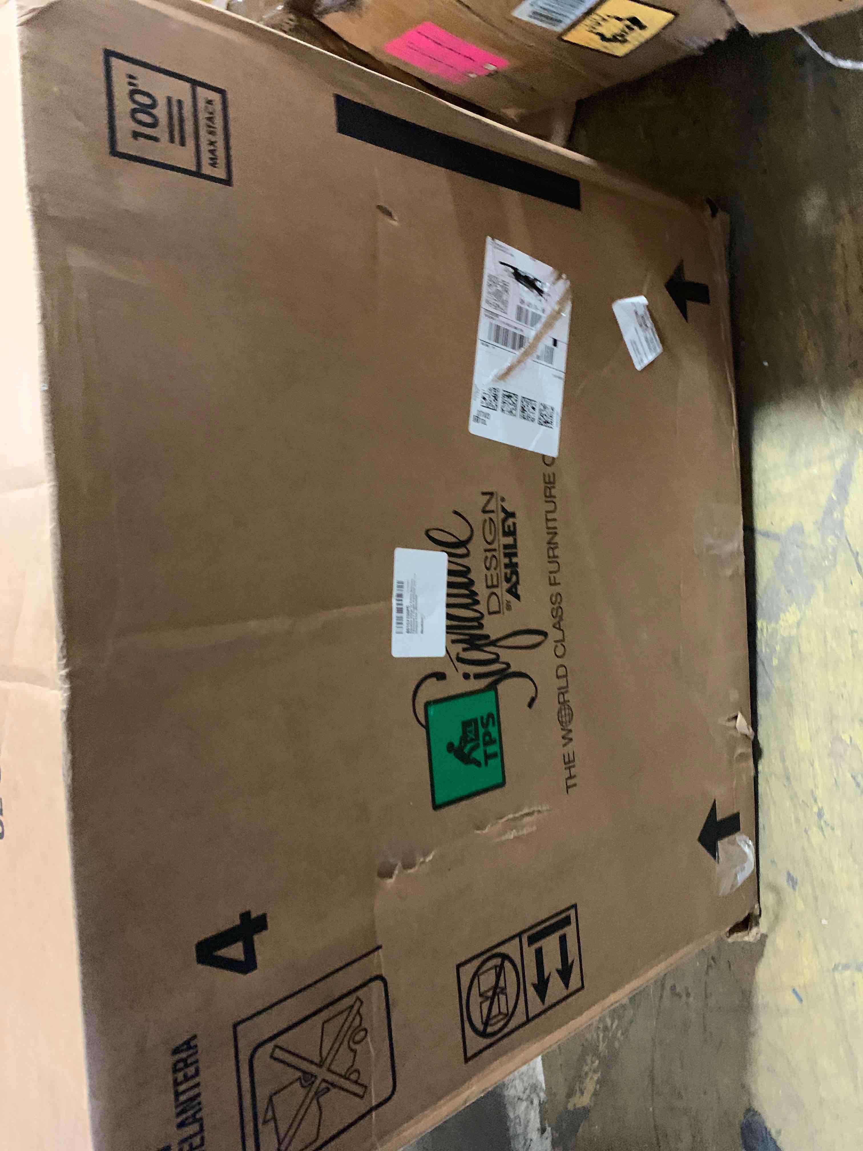 https://s3.amazonaws.com/lotting-images-prod/phillipi/RED5189655_1689106073378.jpeg