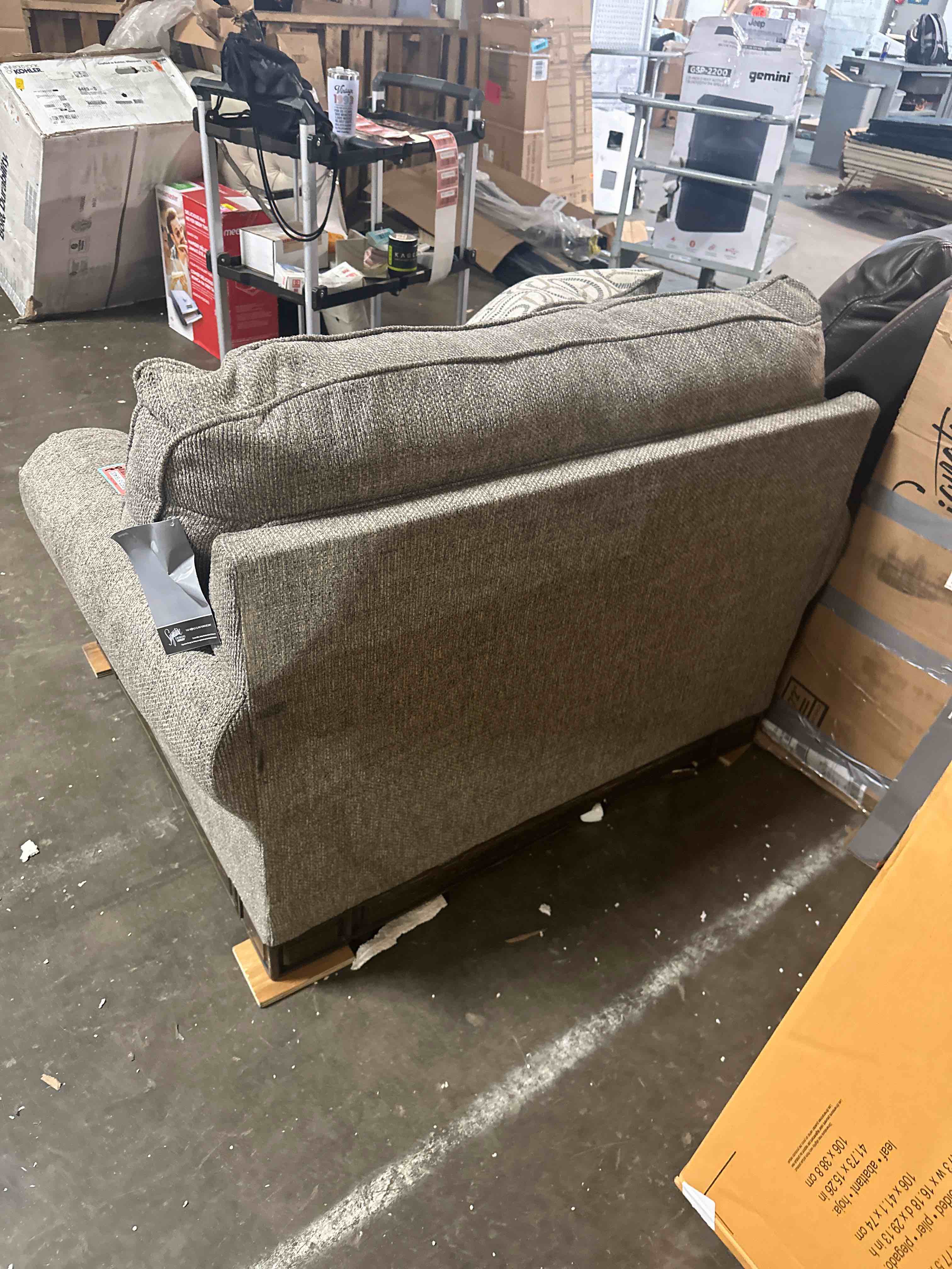 https://s3.amazonaws.com/lotting-images-prod/phillipi/RED5190400_1690217750353.jpeg