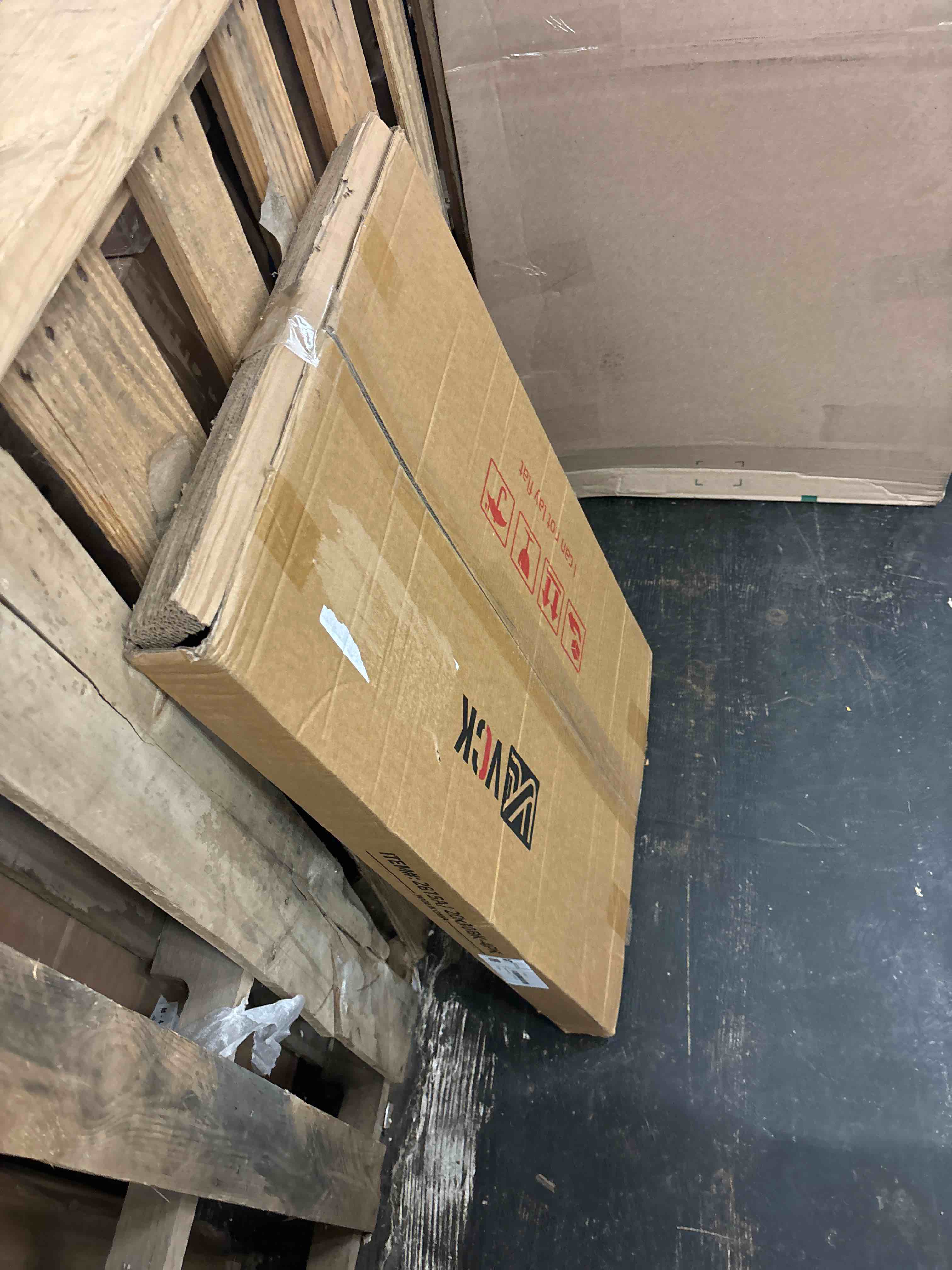 https://s3.amazonaws.com/lotting-images-prod/phillipi/RED5588628_1731060367492.jpeg
