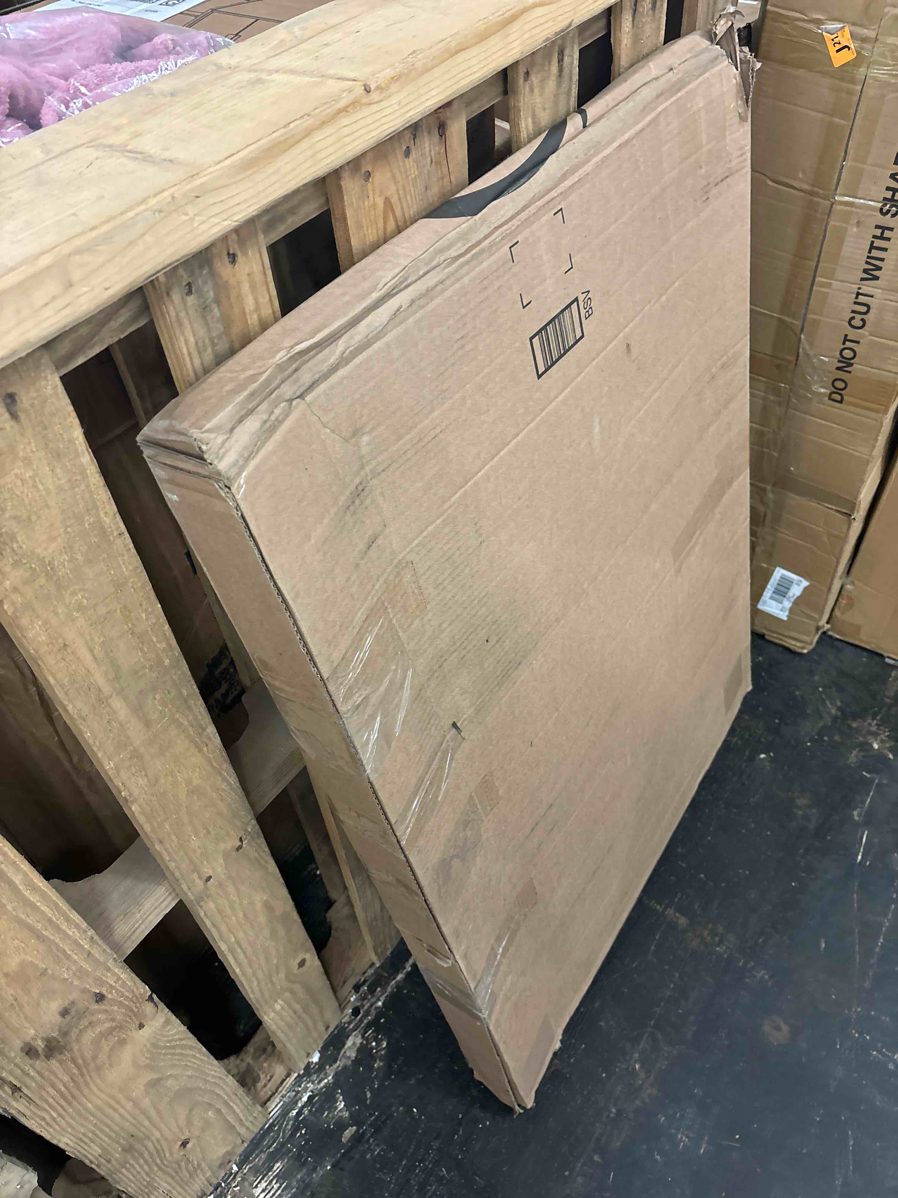 https://s3.amazonaws.com/lotting-images-prod/phillipi/RED5588640_1731059243648.jpeg