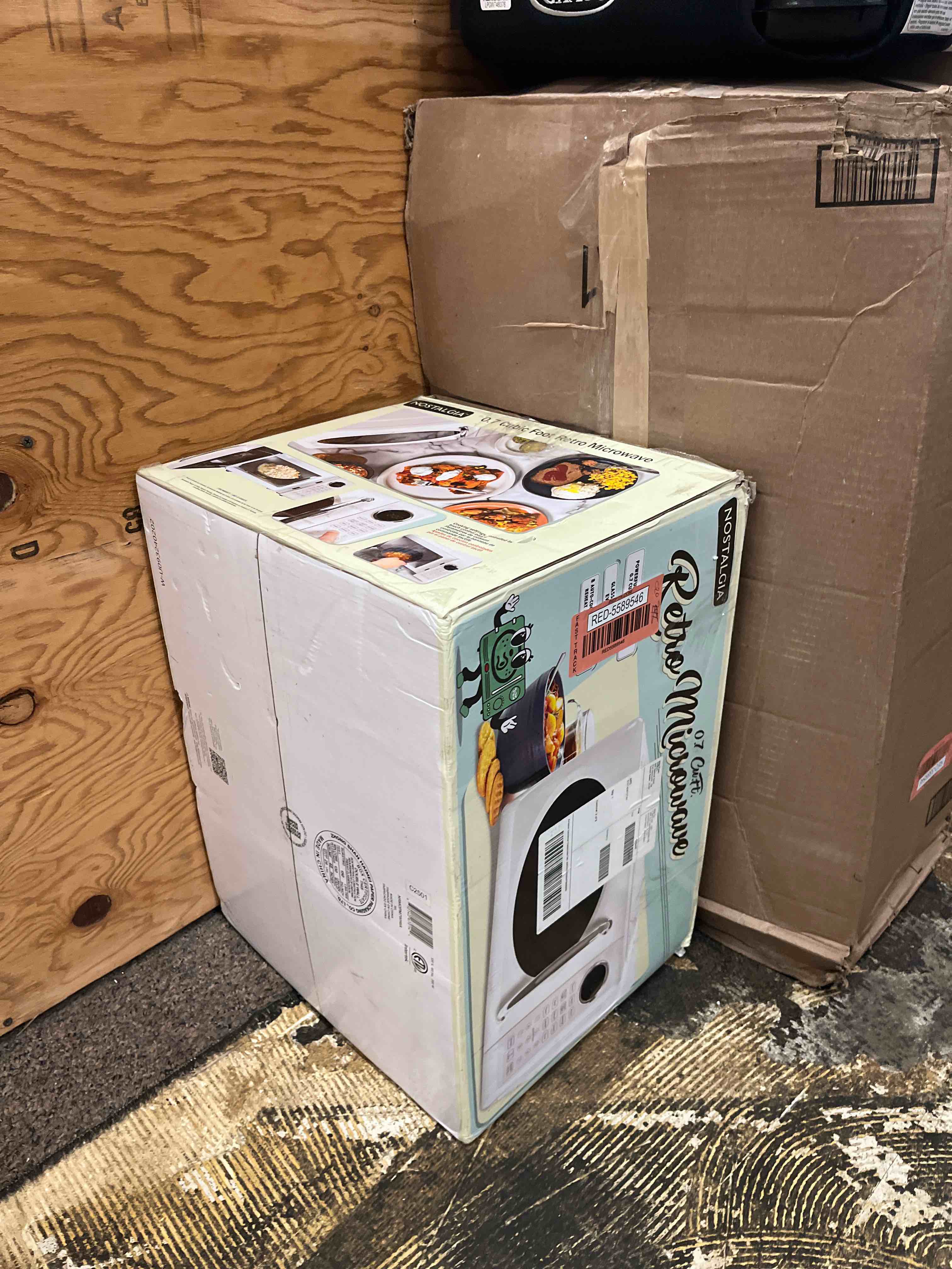 https://s3.amazonaws.com/lotting-images-prod/phillipi/RED5589546_1752097093633.jpeg