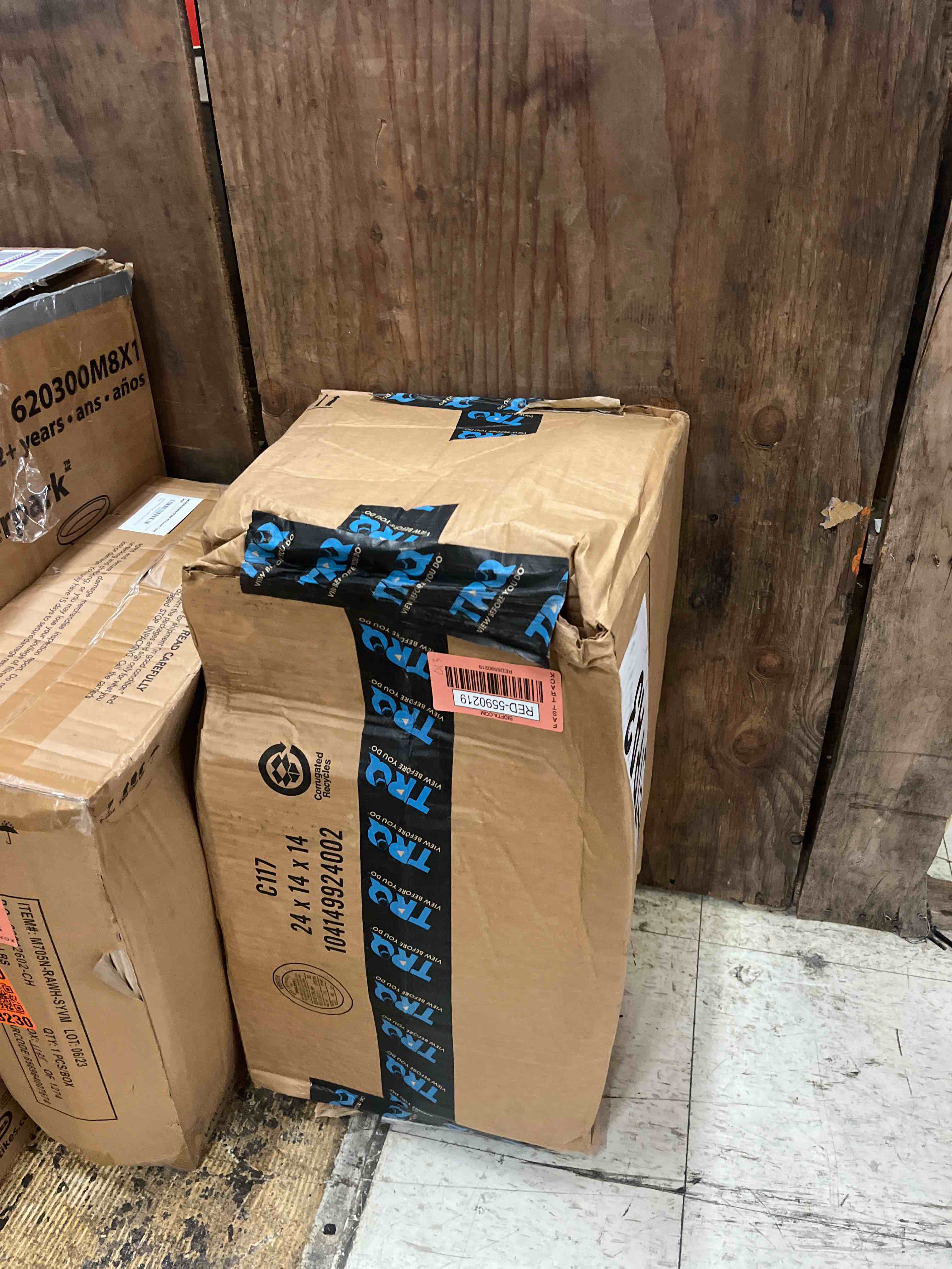https://s3.amazonaws.com/lotting-images-prod/phillipi/RED5590219_1751988872193.jpeg