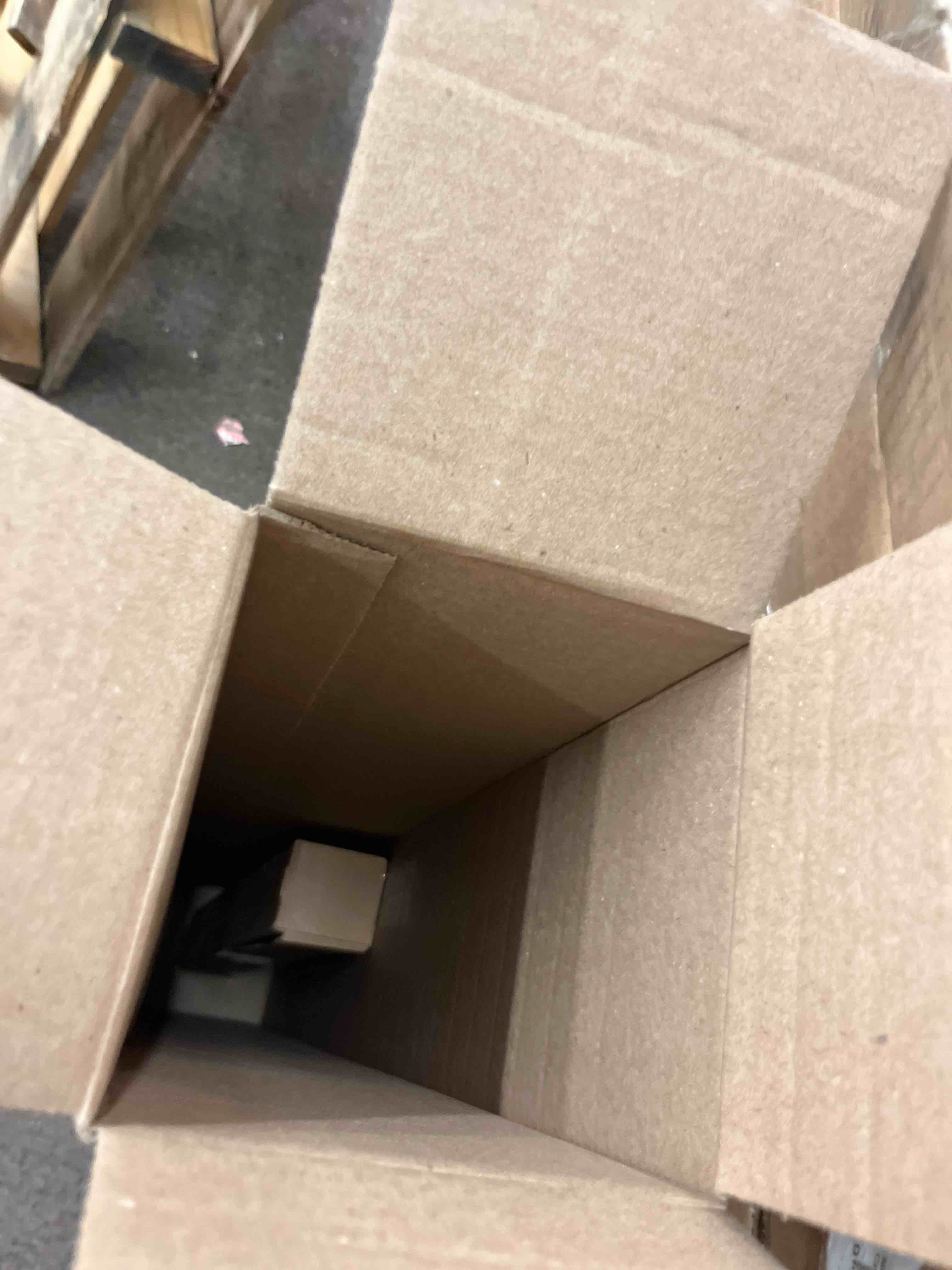 https://s3.amazonaws.com/lotting-images-prod/phillipi/RED5590357_1749819353116.jpeg