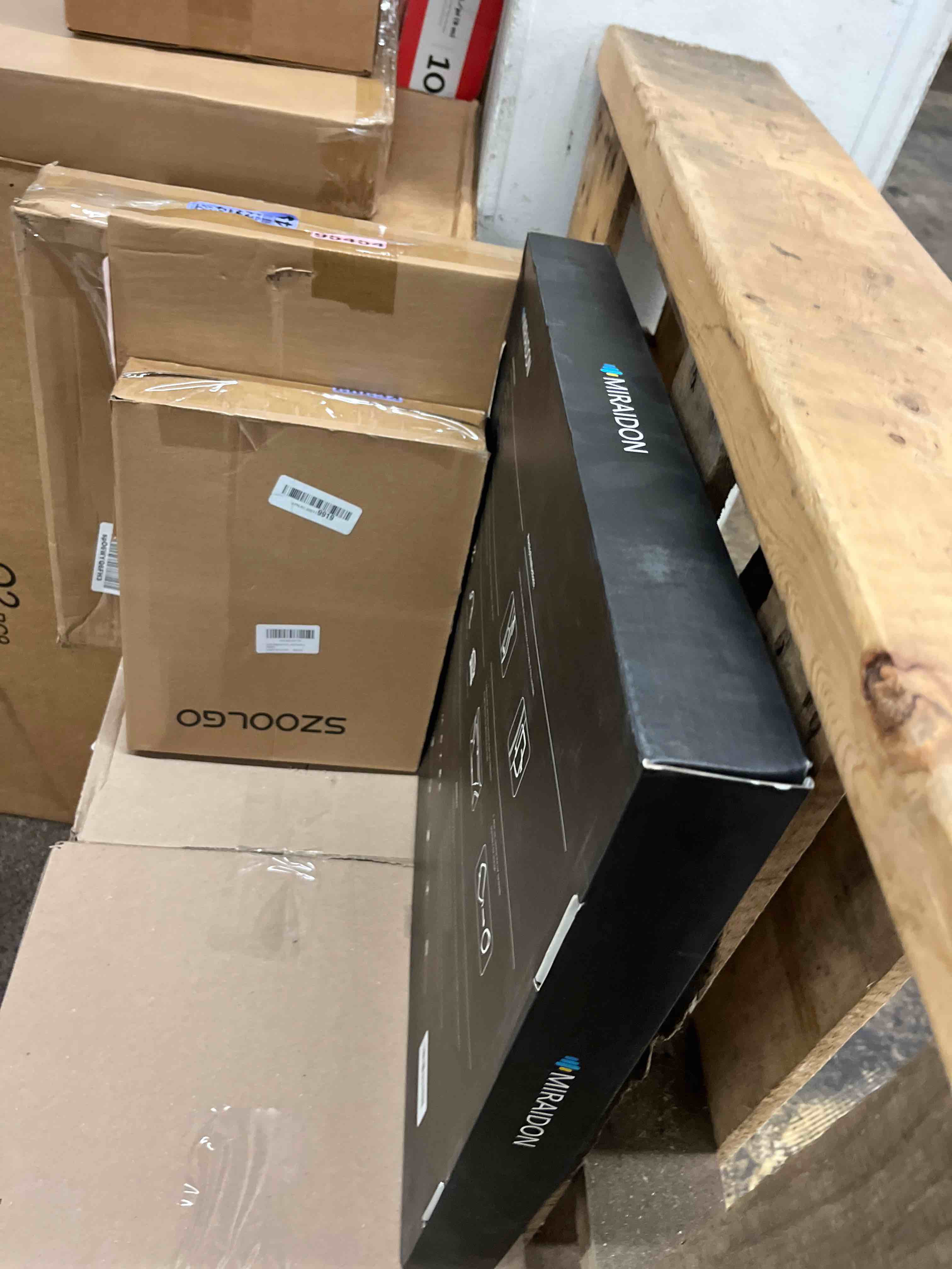 https://s3.amazonaws.com/lotting-images-prod/phillipi/RED5590683_1750223144131.jpeg