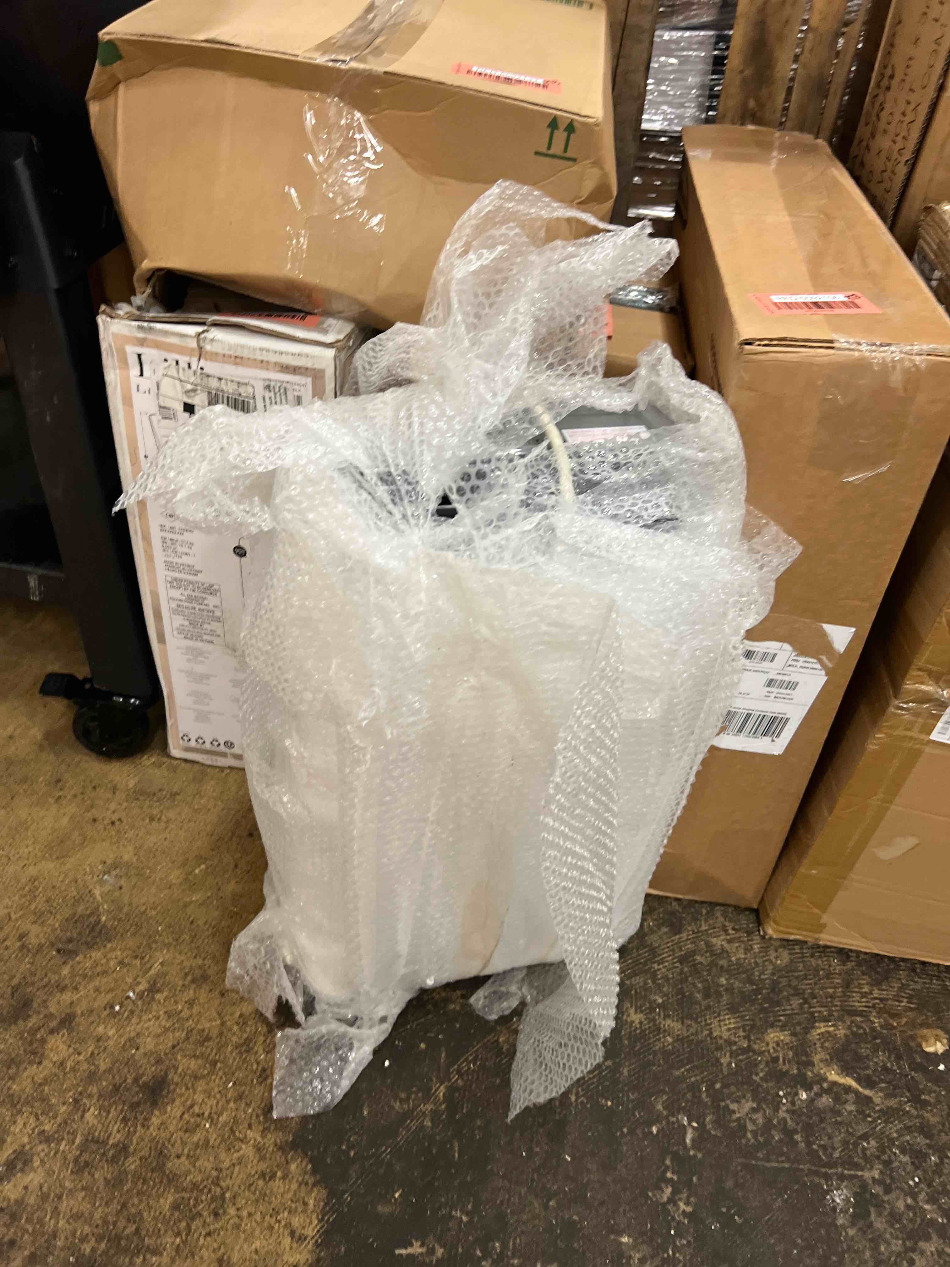 https://s3.amazonaws.com/lotting-images-prod/phillipi/RED5592134_1751385412053.jpeg