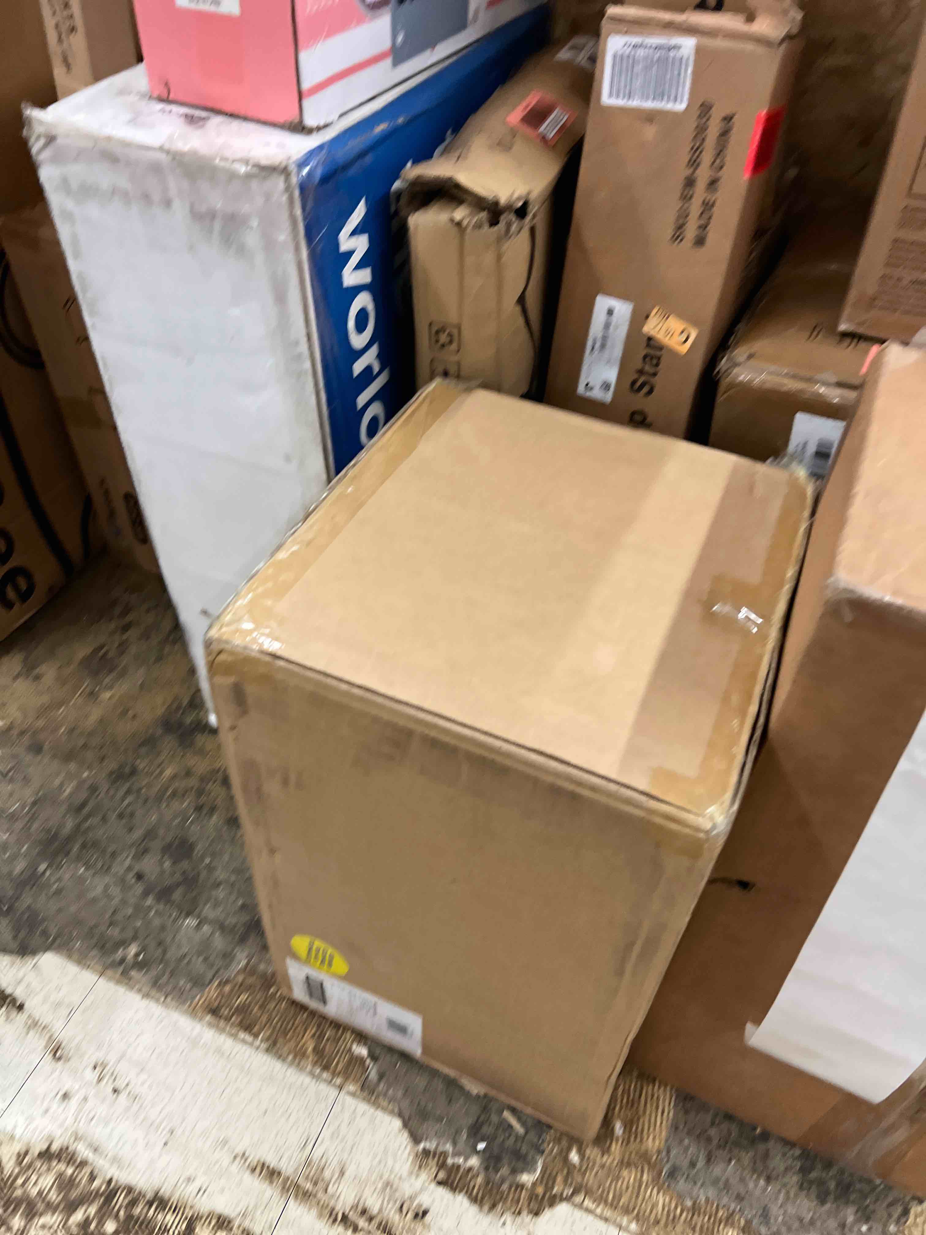 https://s3.amazonaws.com/lotting-images-prod/phillipi/RED5592265_1751561672776.jpeg