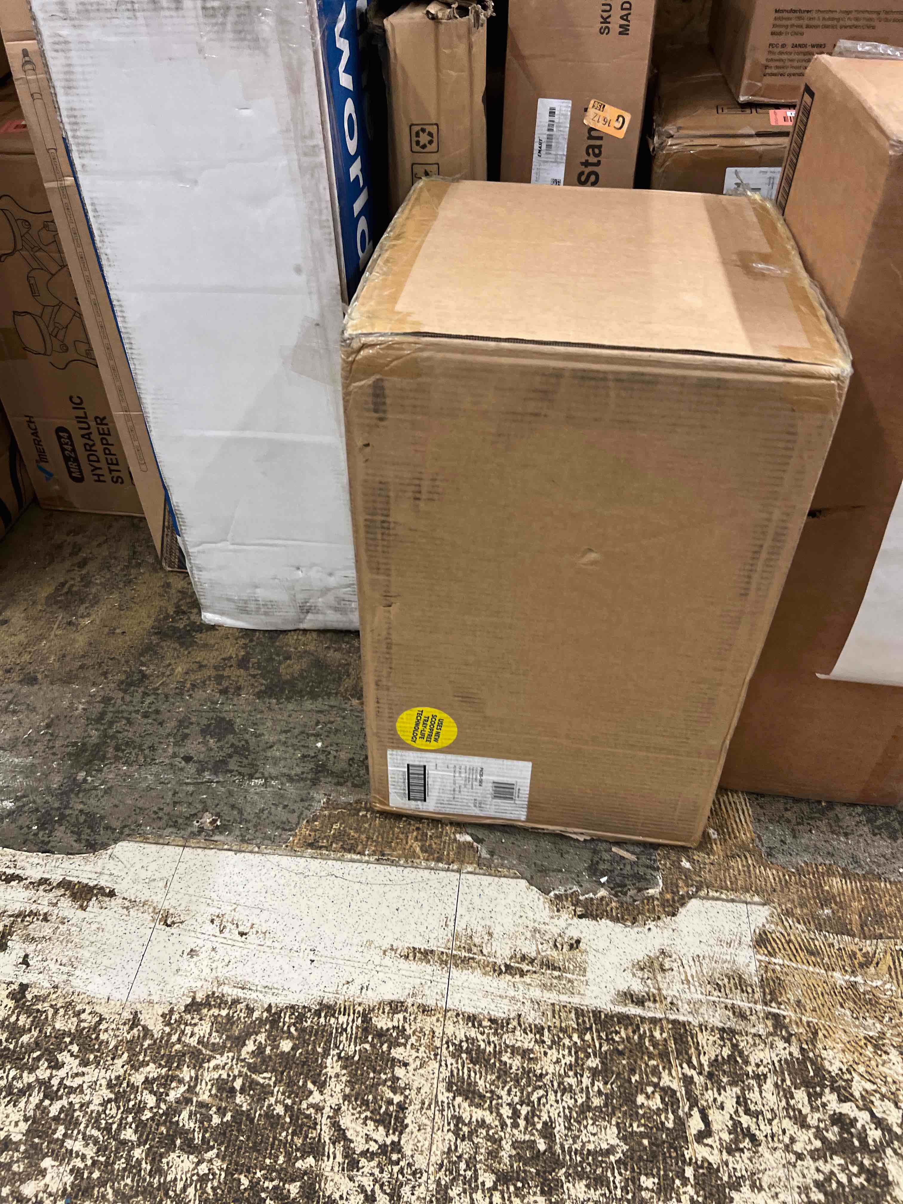 https://s3.amazonaws.com/lotting-images-prod/phillipi/RED5592265_1751561674298.jpeg