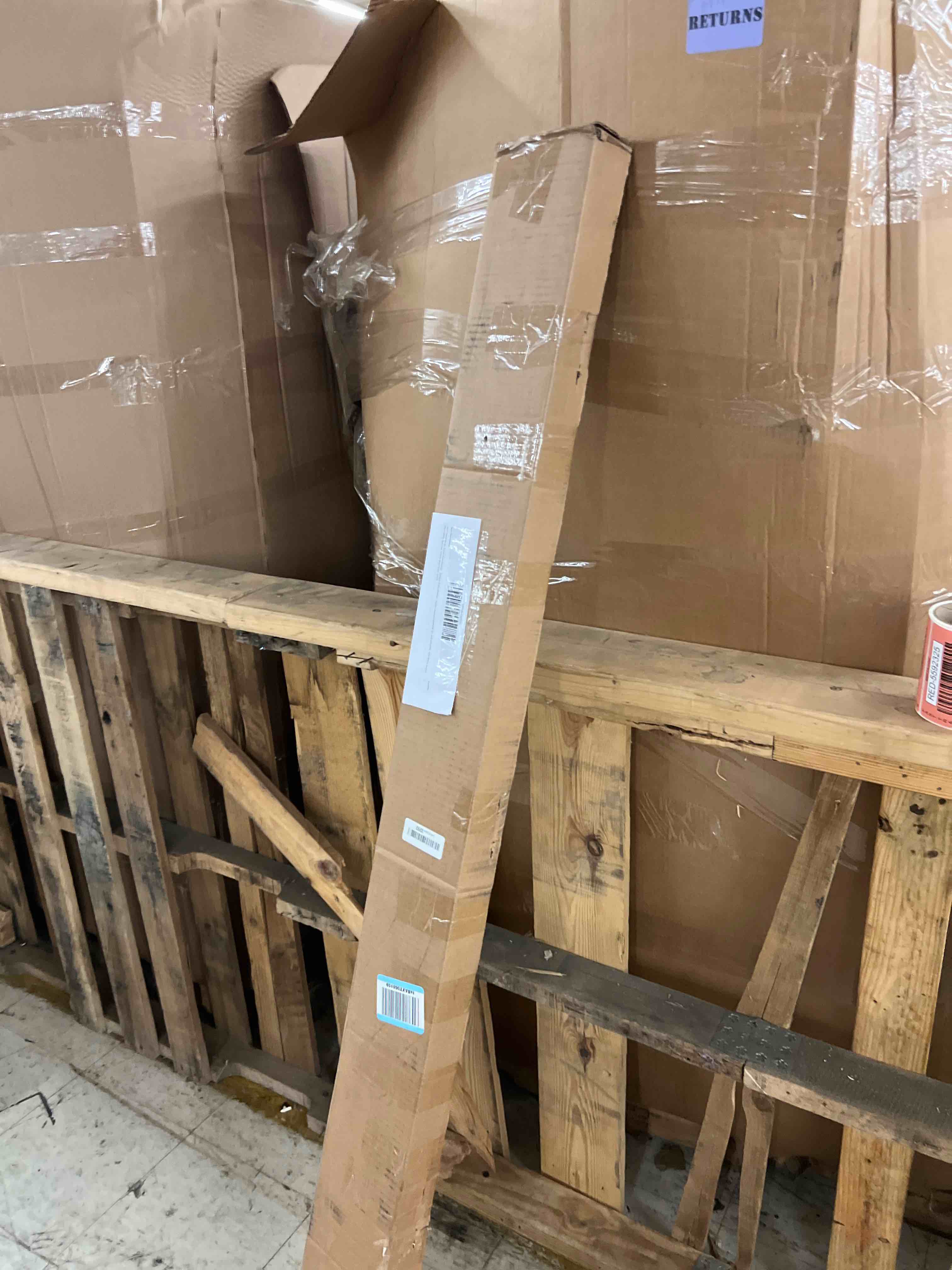 https://s3.amazonaws.com/lotting-images-prod/phillipi/RED5592294_1751907620804.jpeg