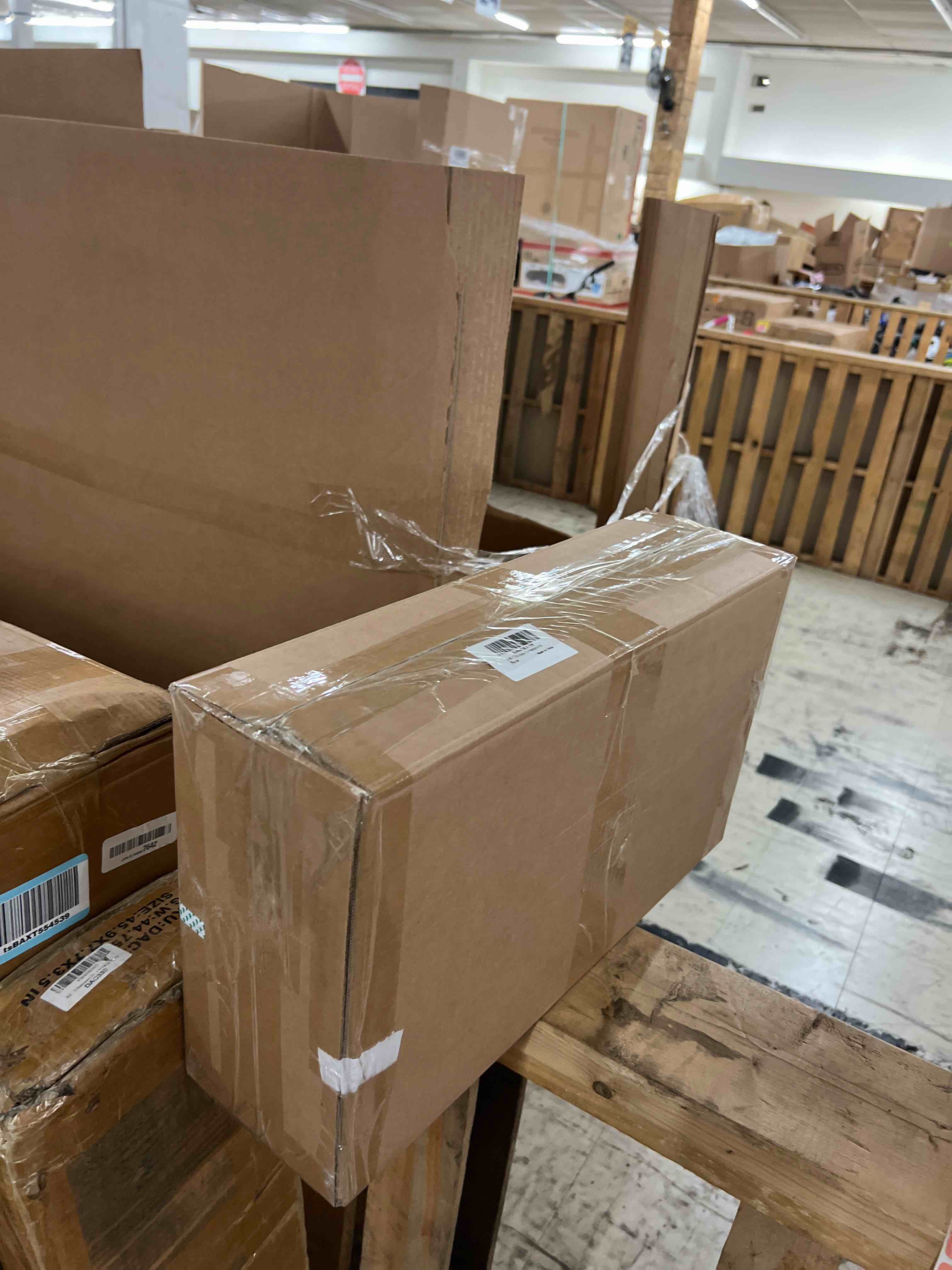 https://s3.amazonaws.com/lotting-images-prod/phillipi/RED5592361_1752070236197.jpeg