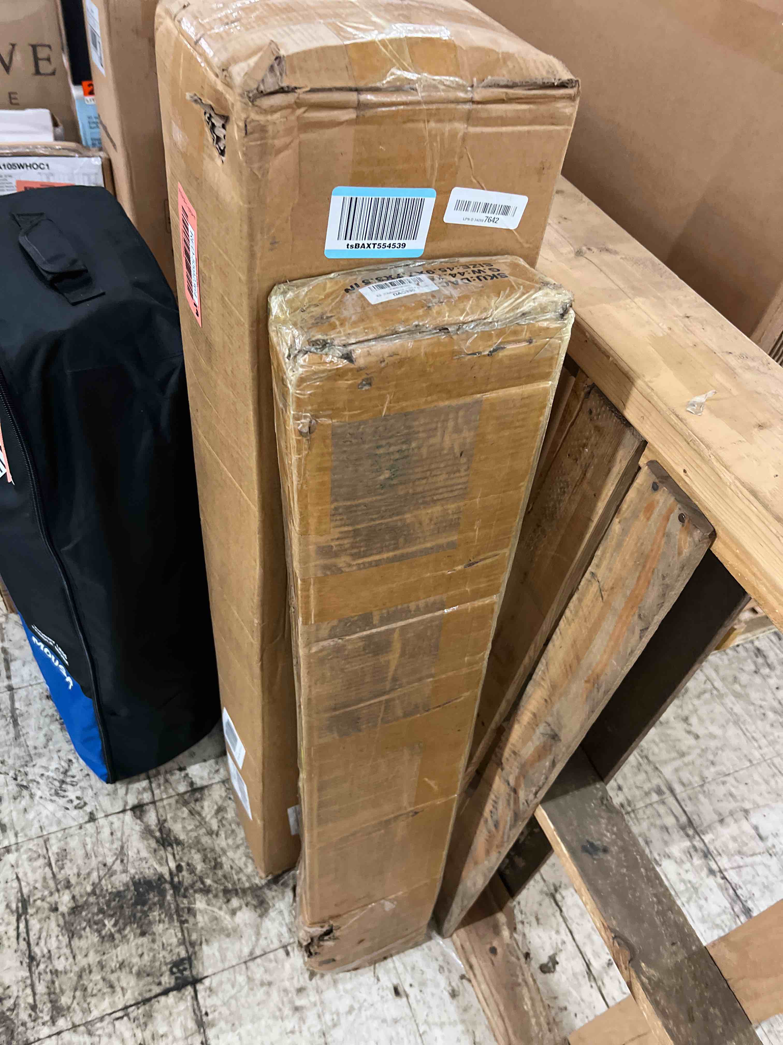 https://s3.amazonaws.com/lotting-images-prod/phillipi/RED5592365_1752070462462.jpeg