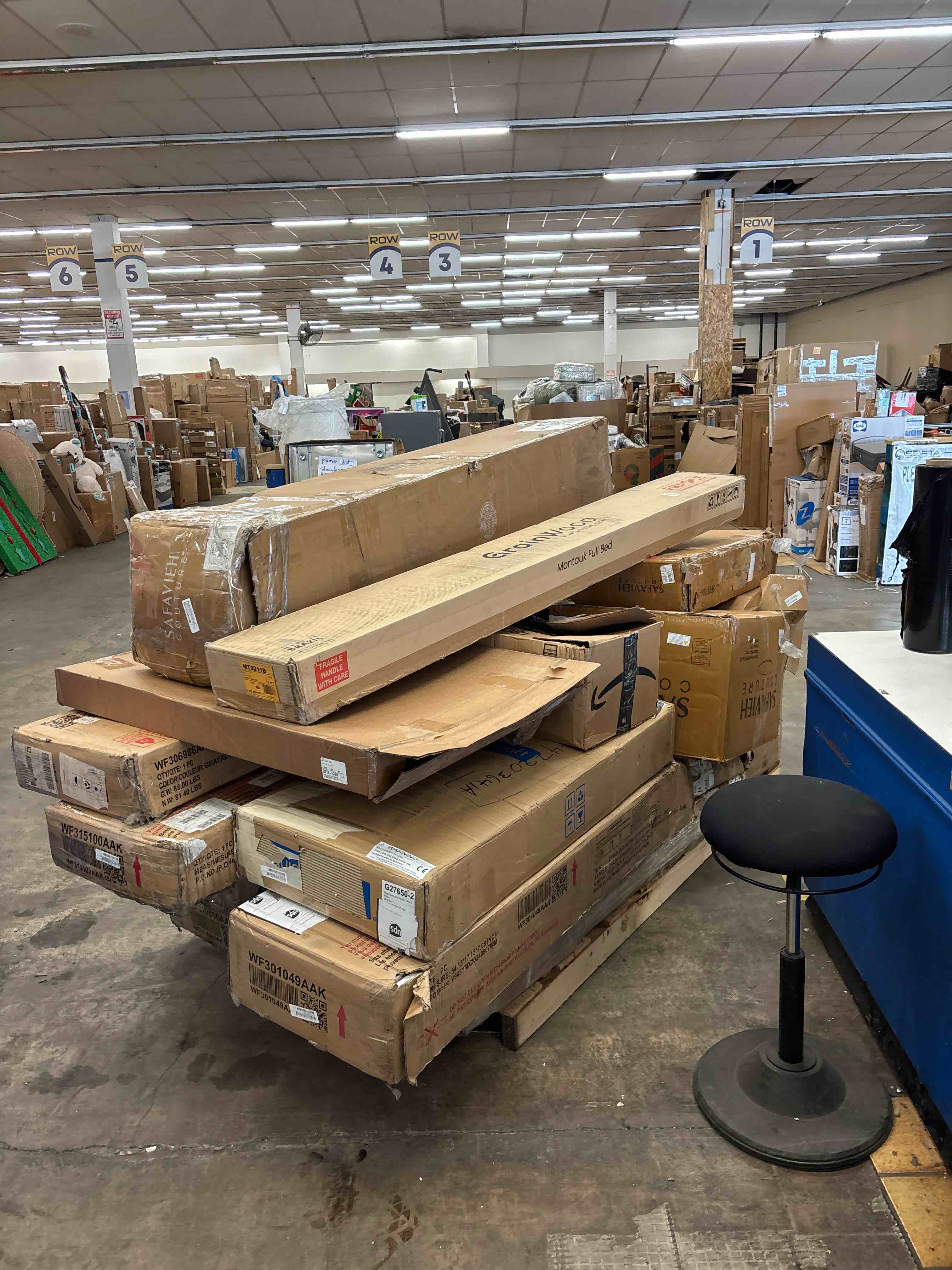 https://s3.amazonaws.com/lotting-images-prod/phillipi/RED5593979_1738953993354.jpeg