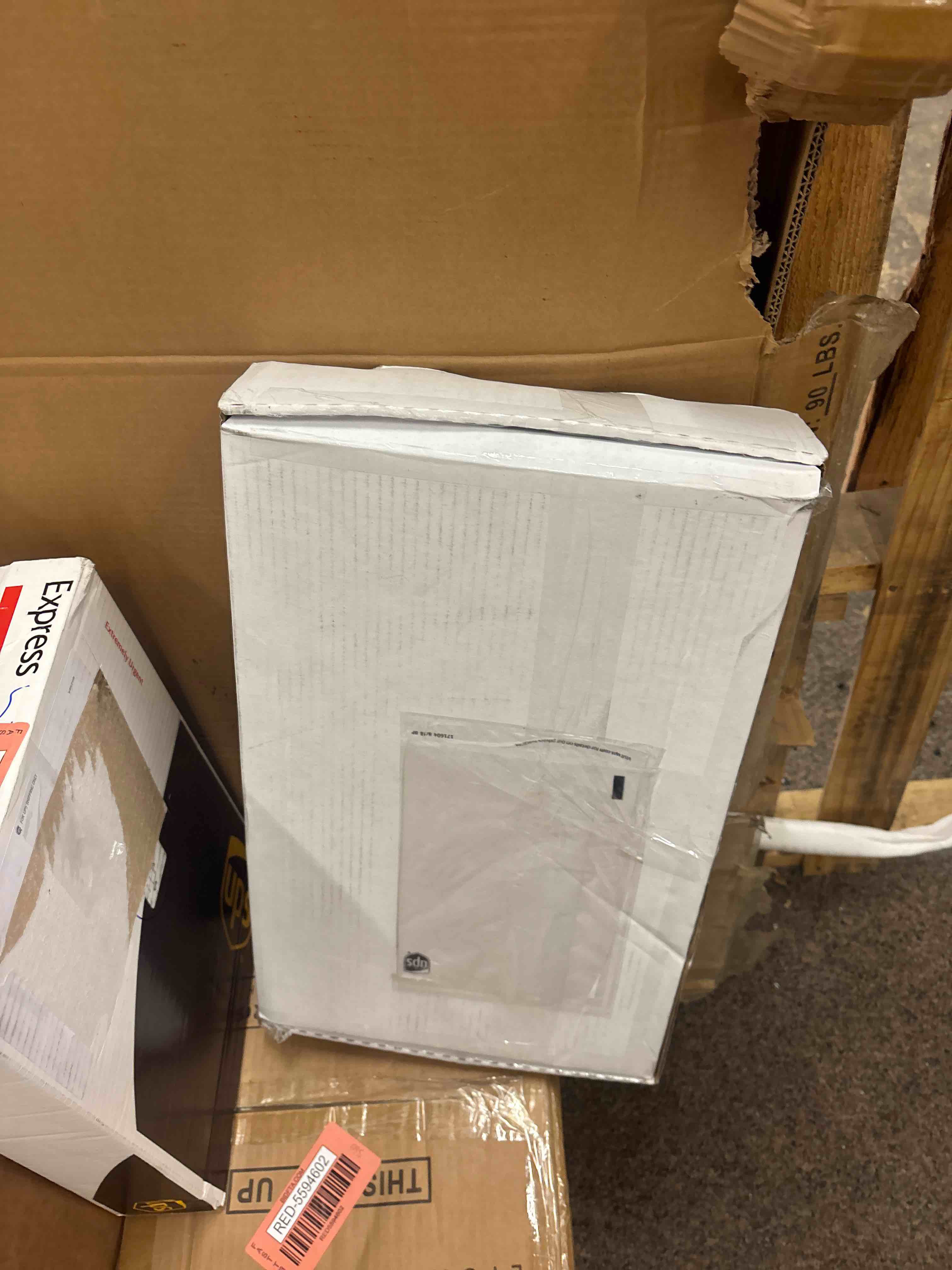 https://s3.amazonaws.com/lotting-images-prod/phillipi/RED5594606_1741113926958.jpeg
