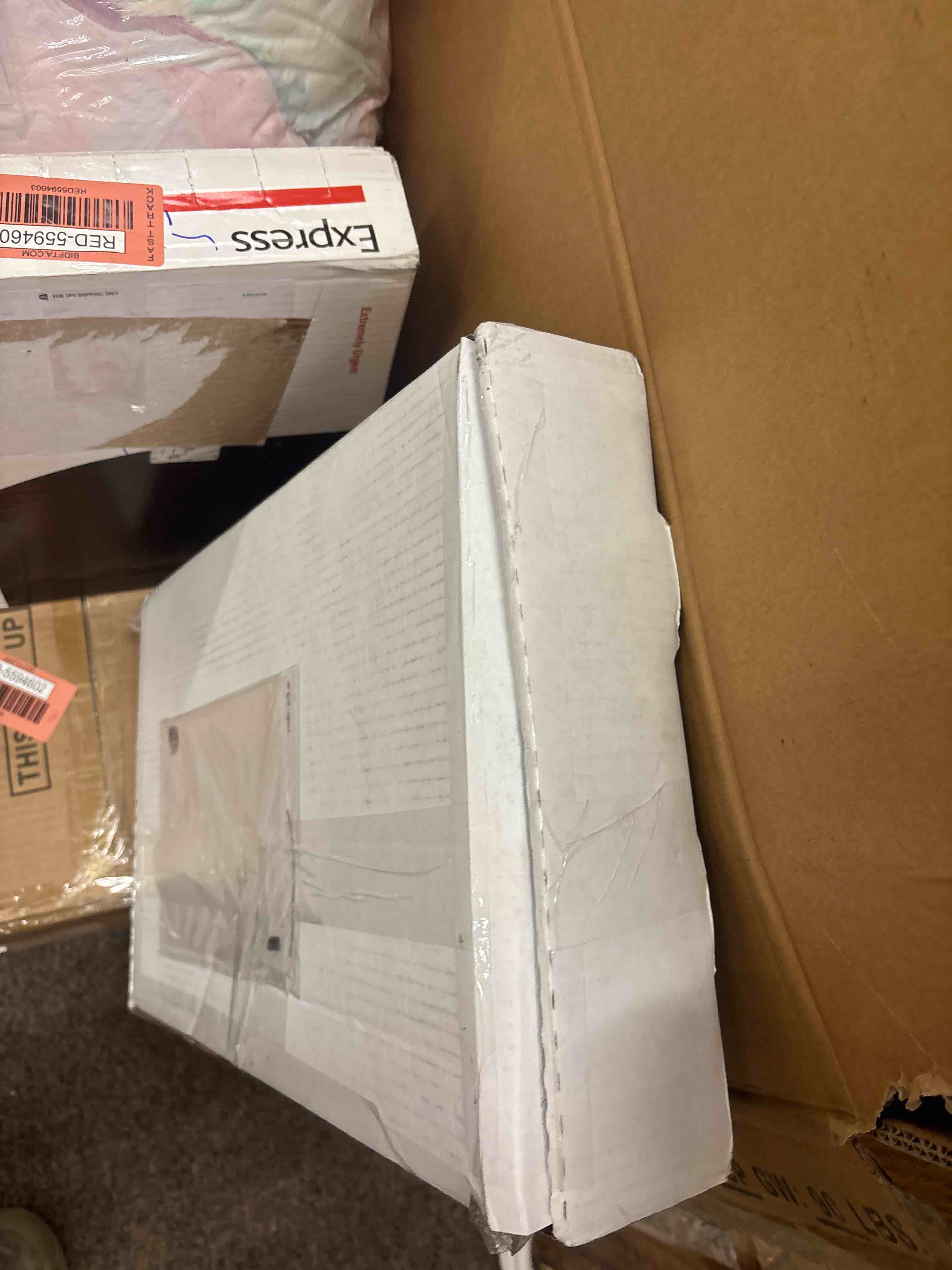 https://s3.amazonaws.com/lotting-images-prod/phillipi/RED5594606_1741113928393.jpeg