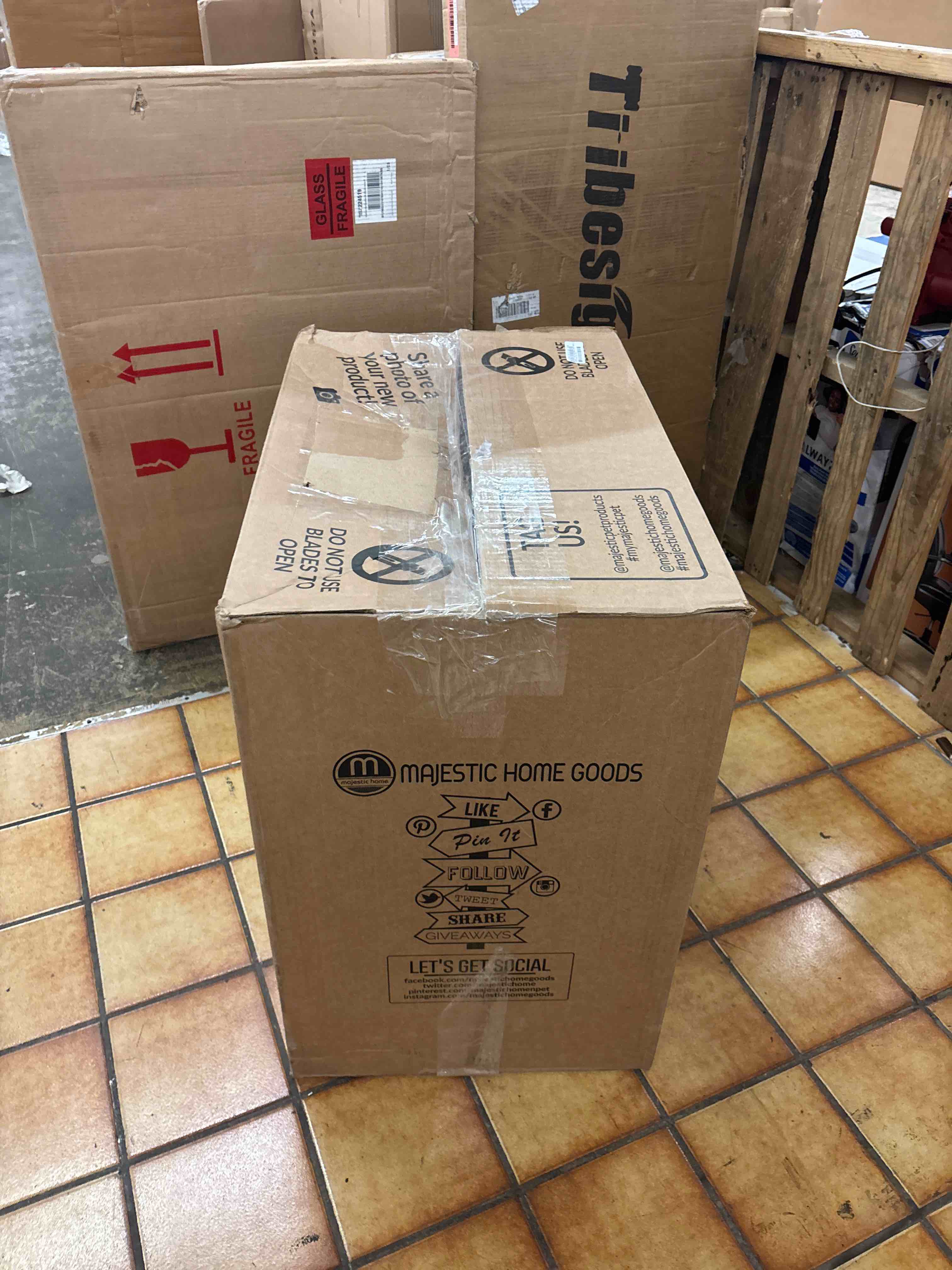 https://s3.amazonaws.com/lotting-images-prod/phillipi/RED5594782_1741321873093.jpeg