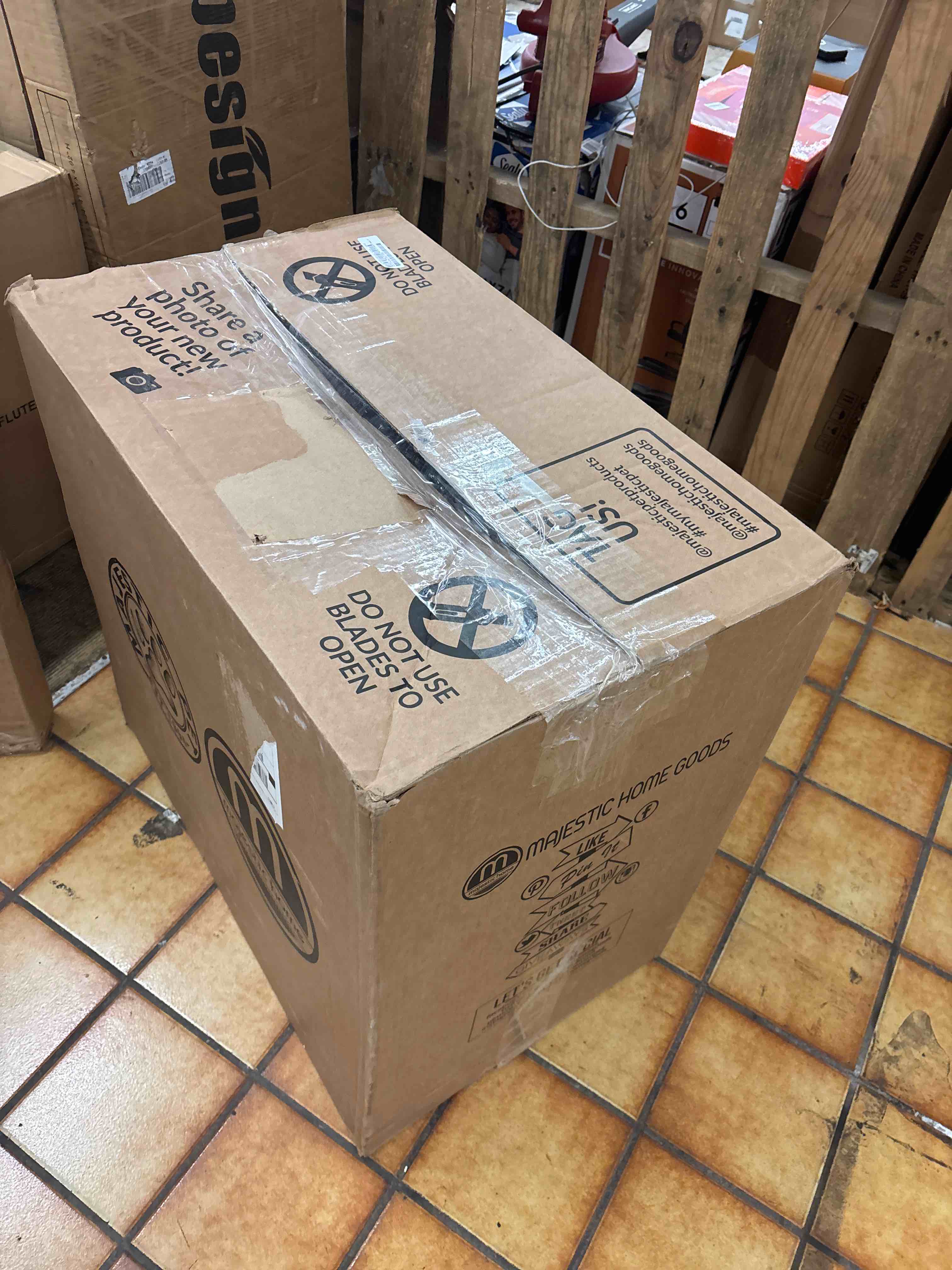 https://s3.amazonaws.com/lotting-images-prod/phillipi/RED5594783_1741321813687.jpeg