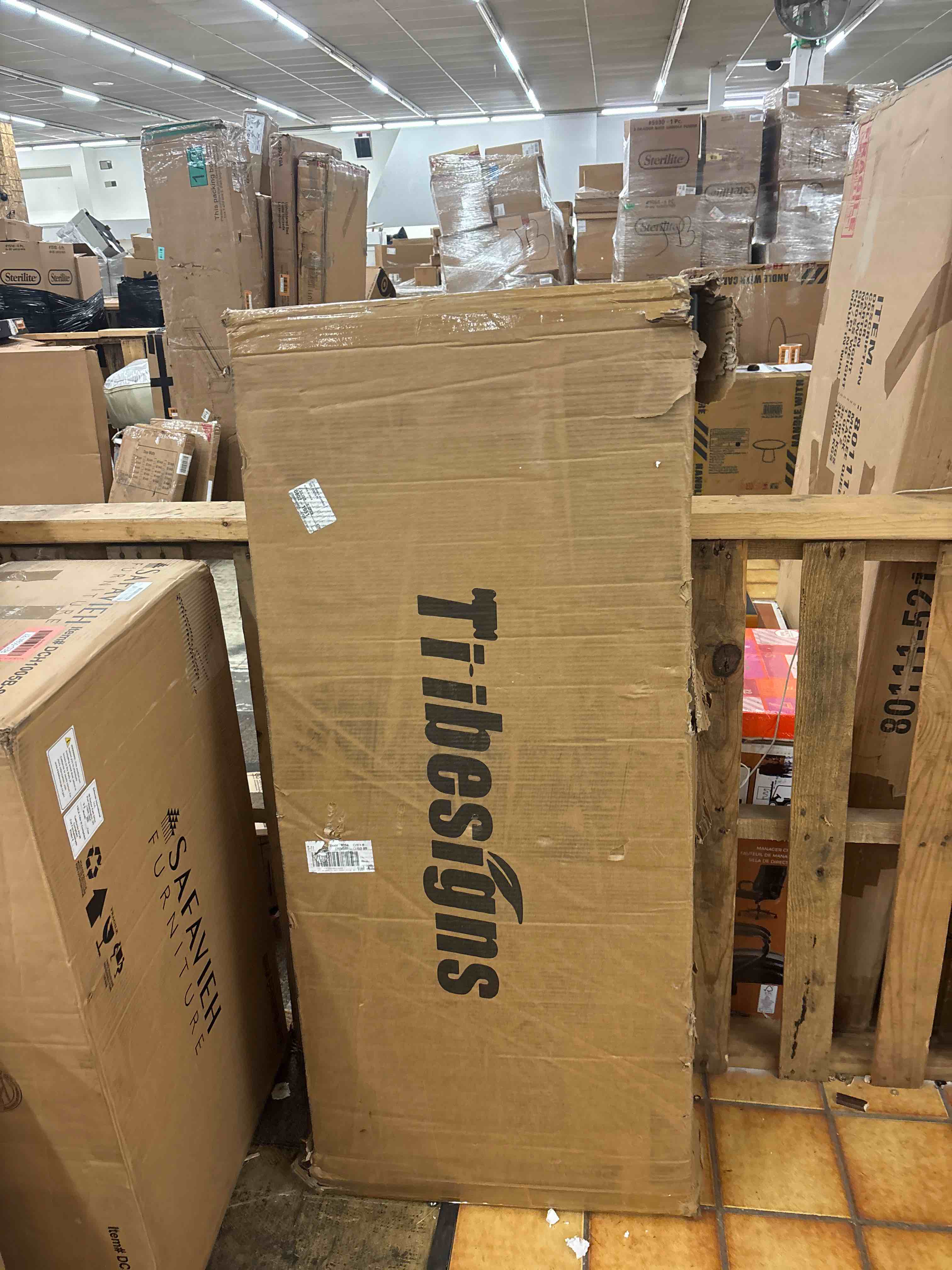 https://s3.amazonaws.com/lotting-images-prod/phillipi/RED5594785_1741320324224.jpeg