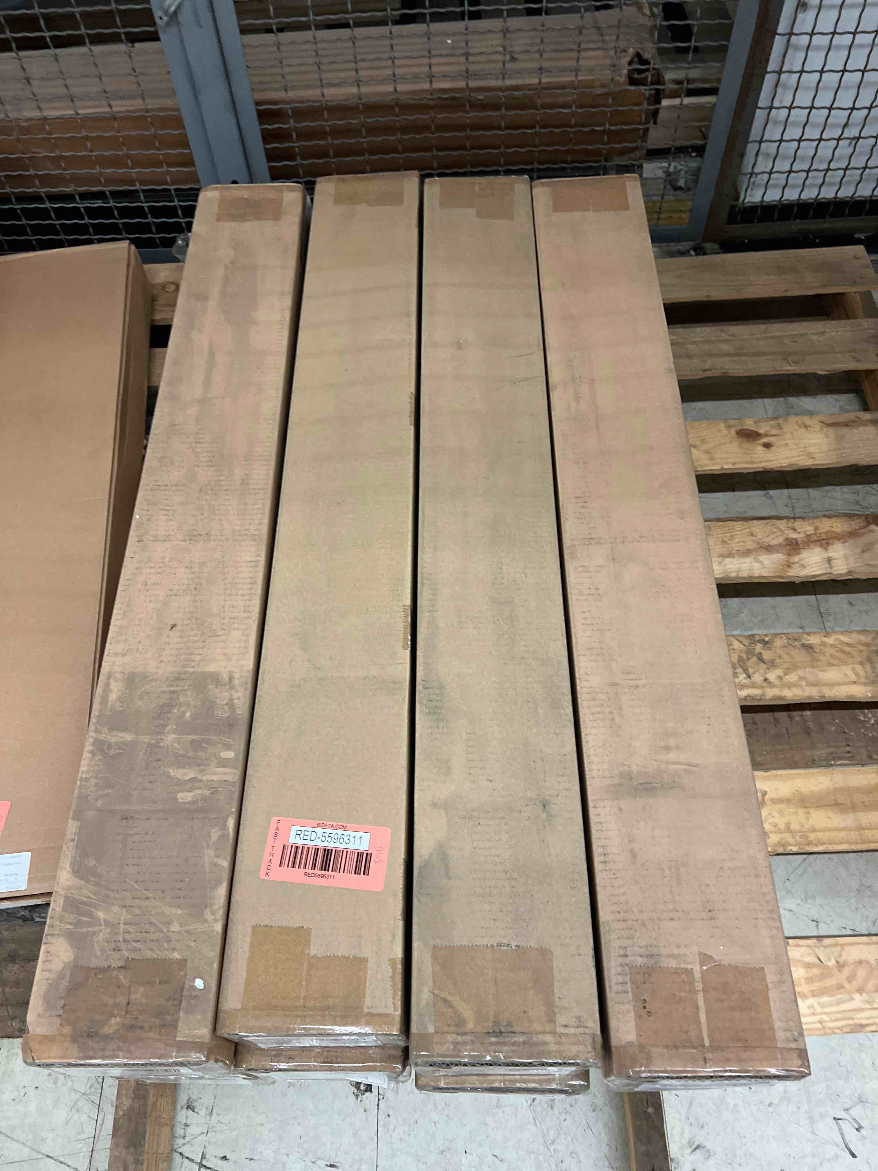 https://s3.amazonaws.com/lotting-images-prod/phillipi/RED5596311_1738187960311.jpeg