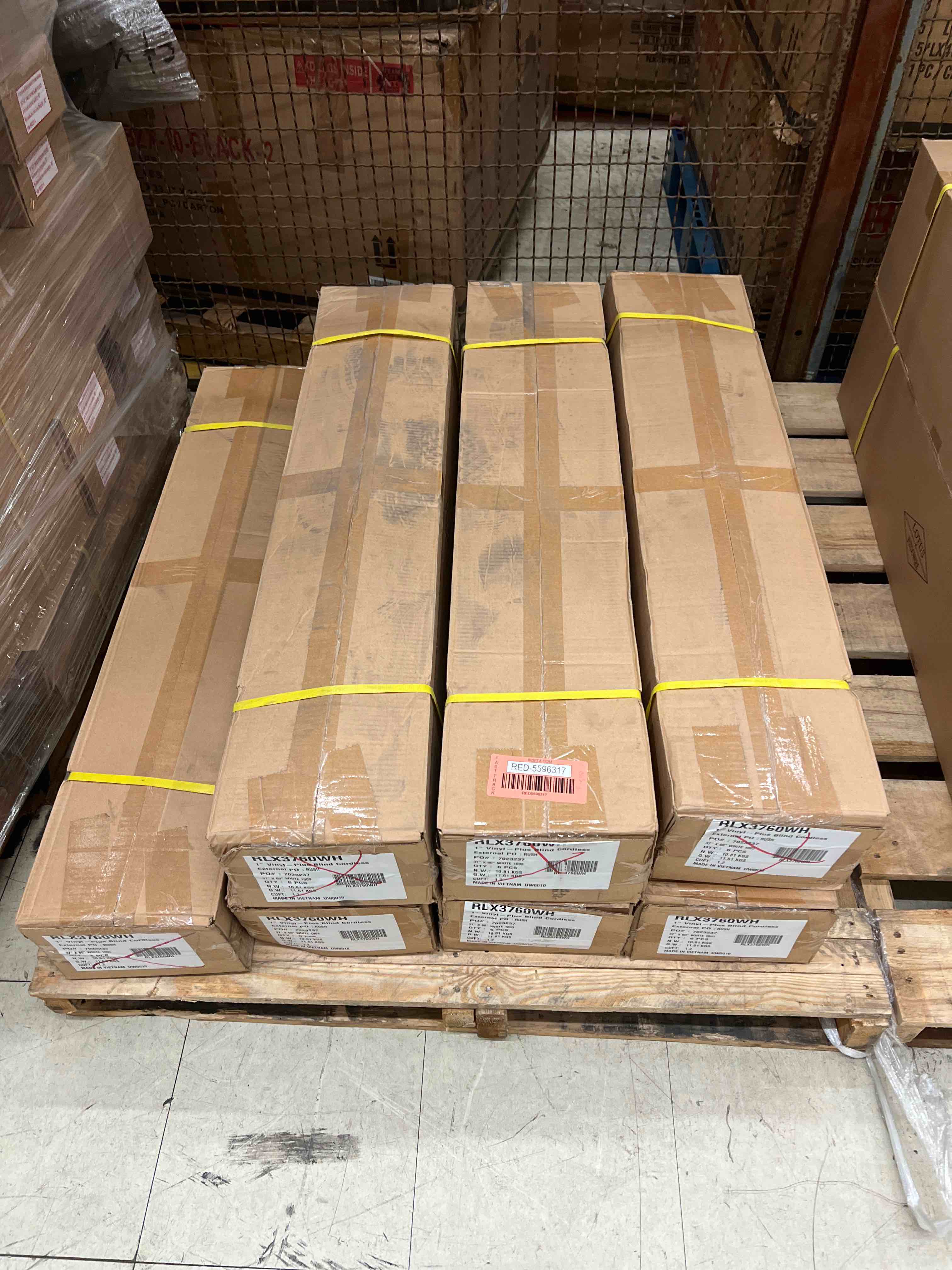https://s3.amazonaws.com/lotting-images-prod/phillipi/RED5596317_1738185654468.jpeg