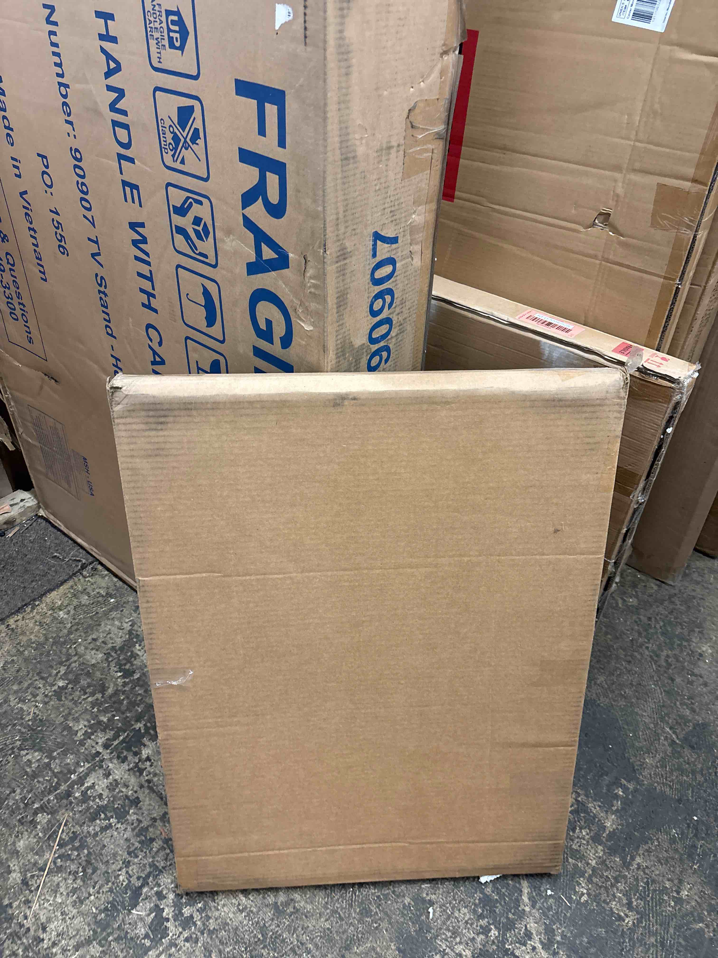 https://s3.amazonaws.com/lotting-images-prod/phillipi/RED5596929_1738943737574.jpeg