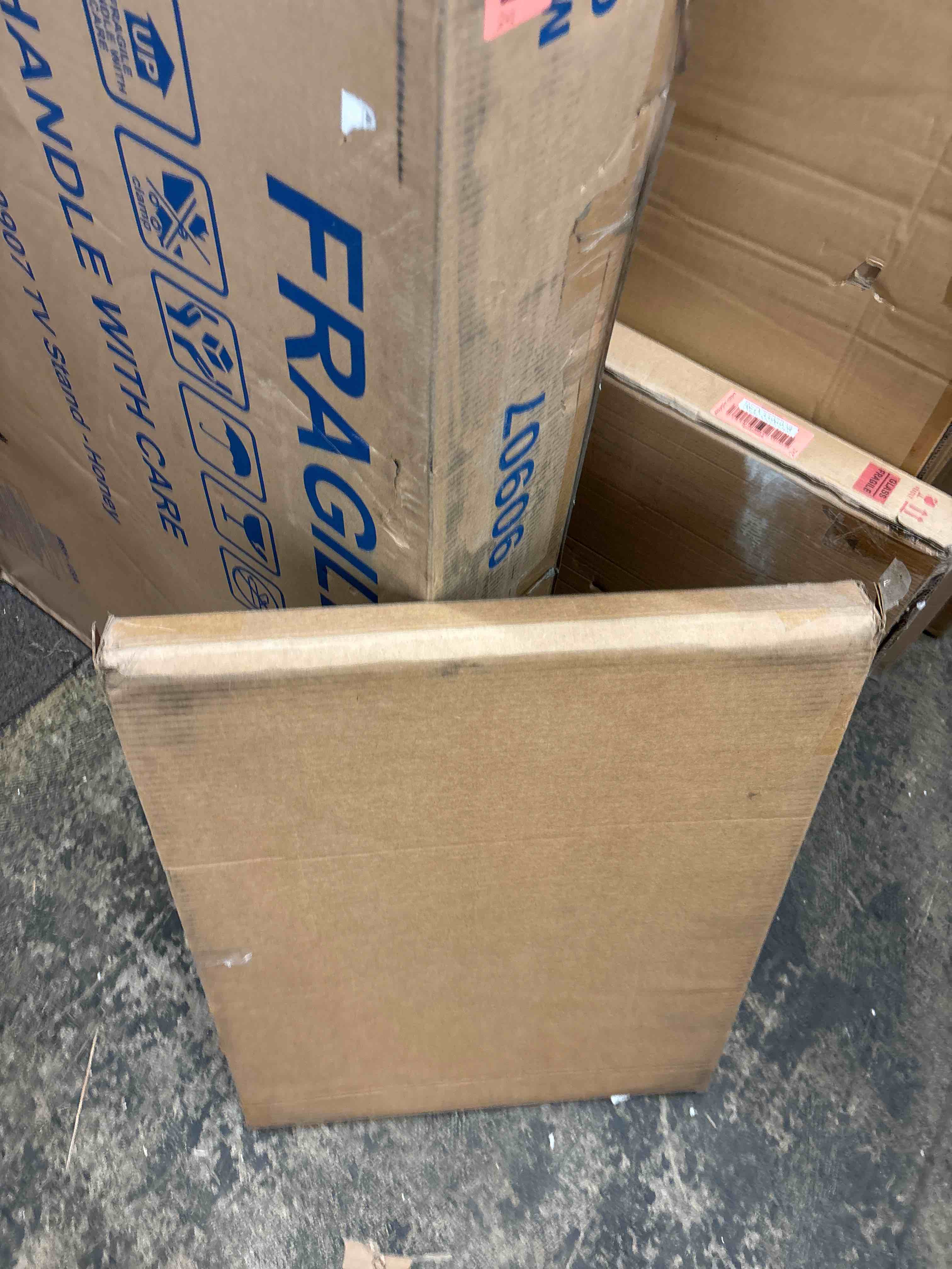 https://s3.amazonaws.com/lotting-images-prod/phillipi/RED5596929_1738943739289.jpeg