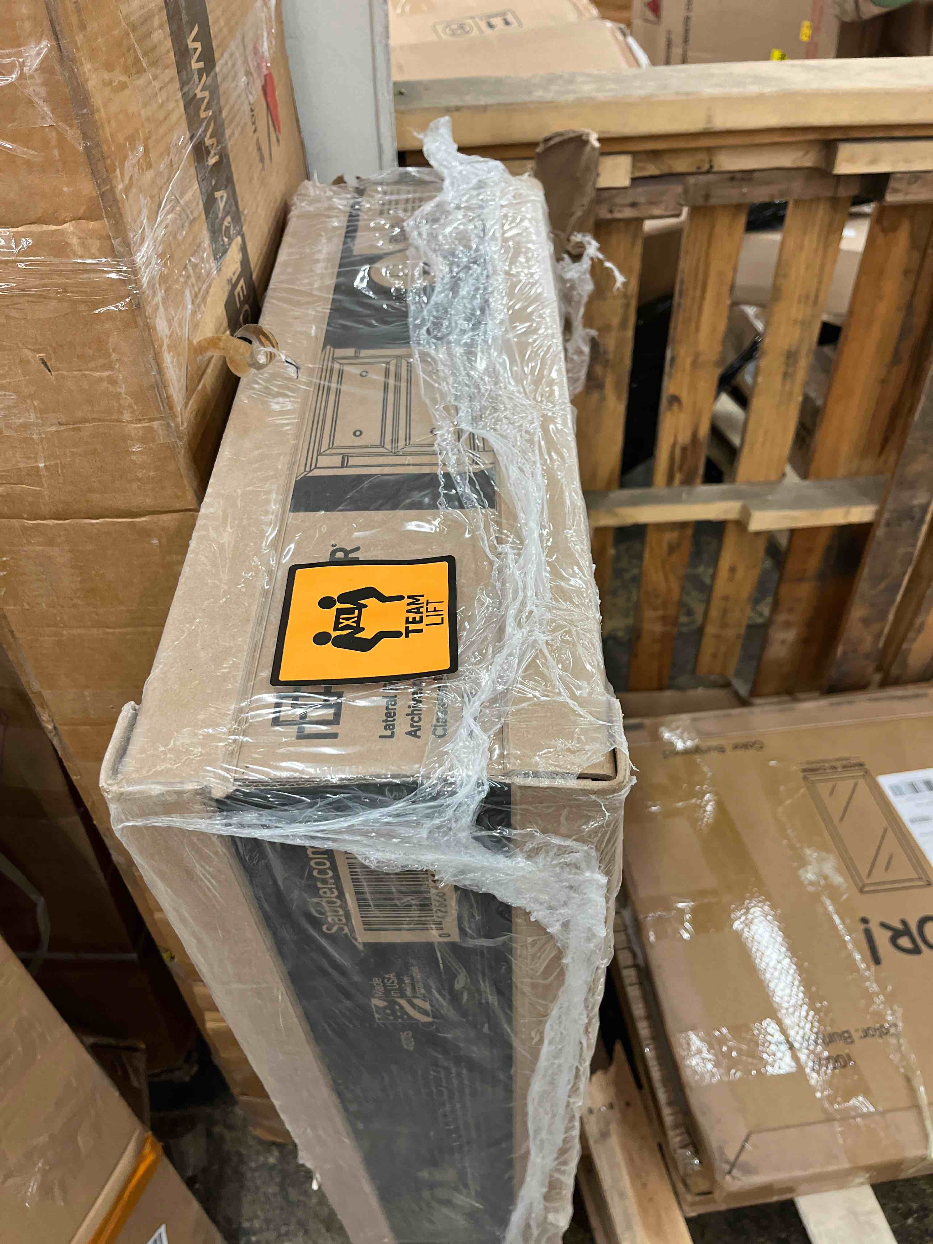 https://s3.amazonaws.com/lotting-images-prod/phillipi/RED5816278_1717633181897.jpeg
