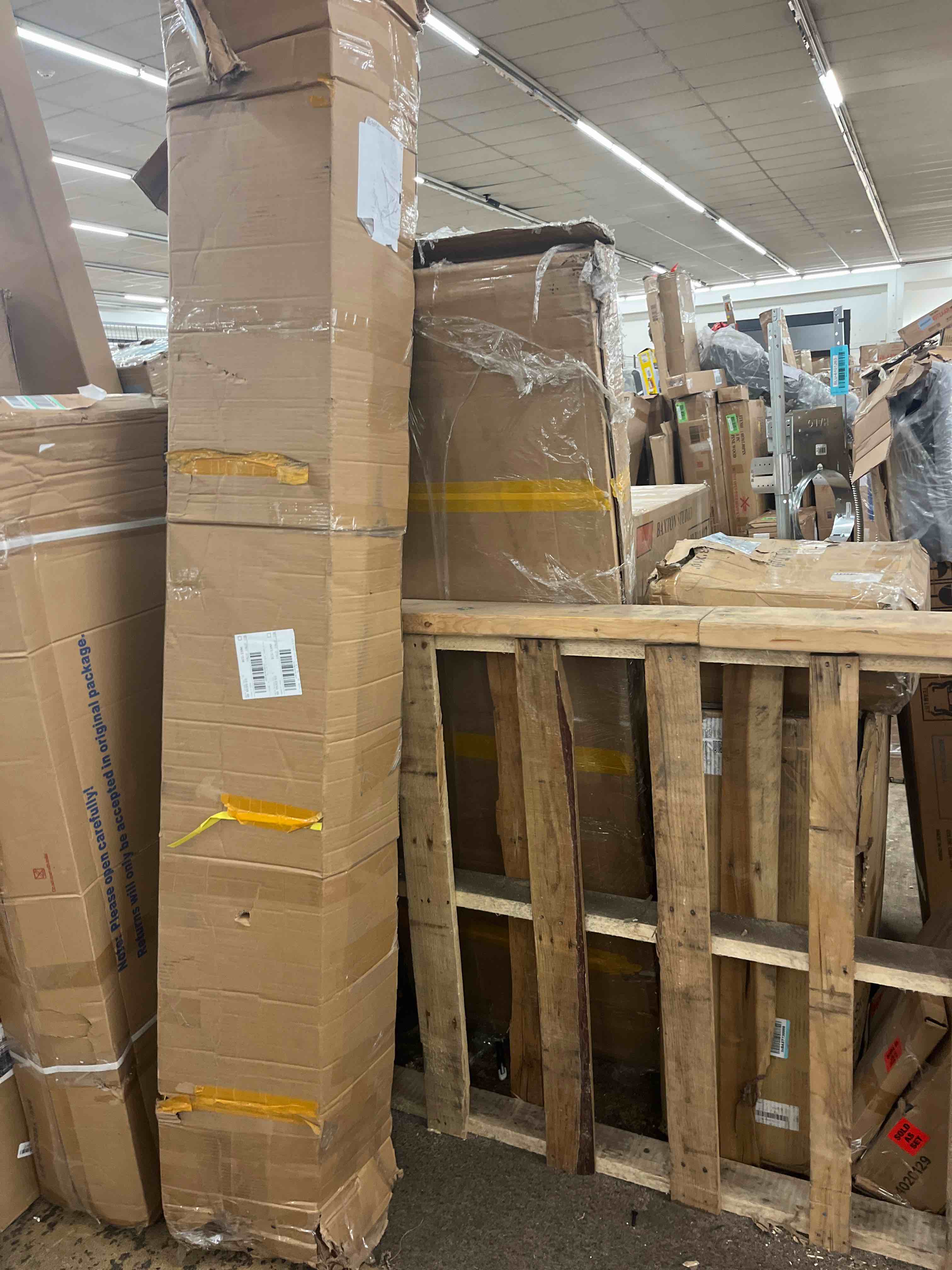 https://s3.amazonaws.com/lotting-images-prod/phillipi/RED5816443_1717776387707.jpeg