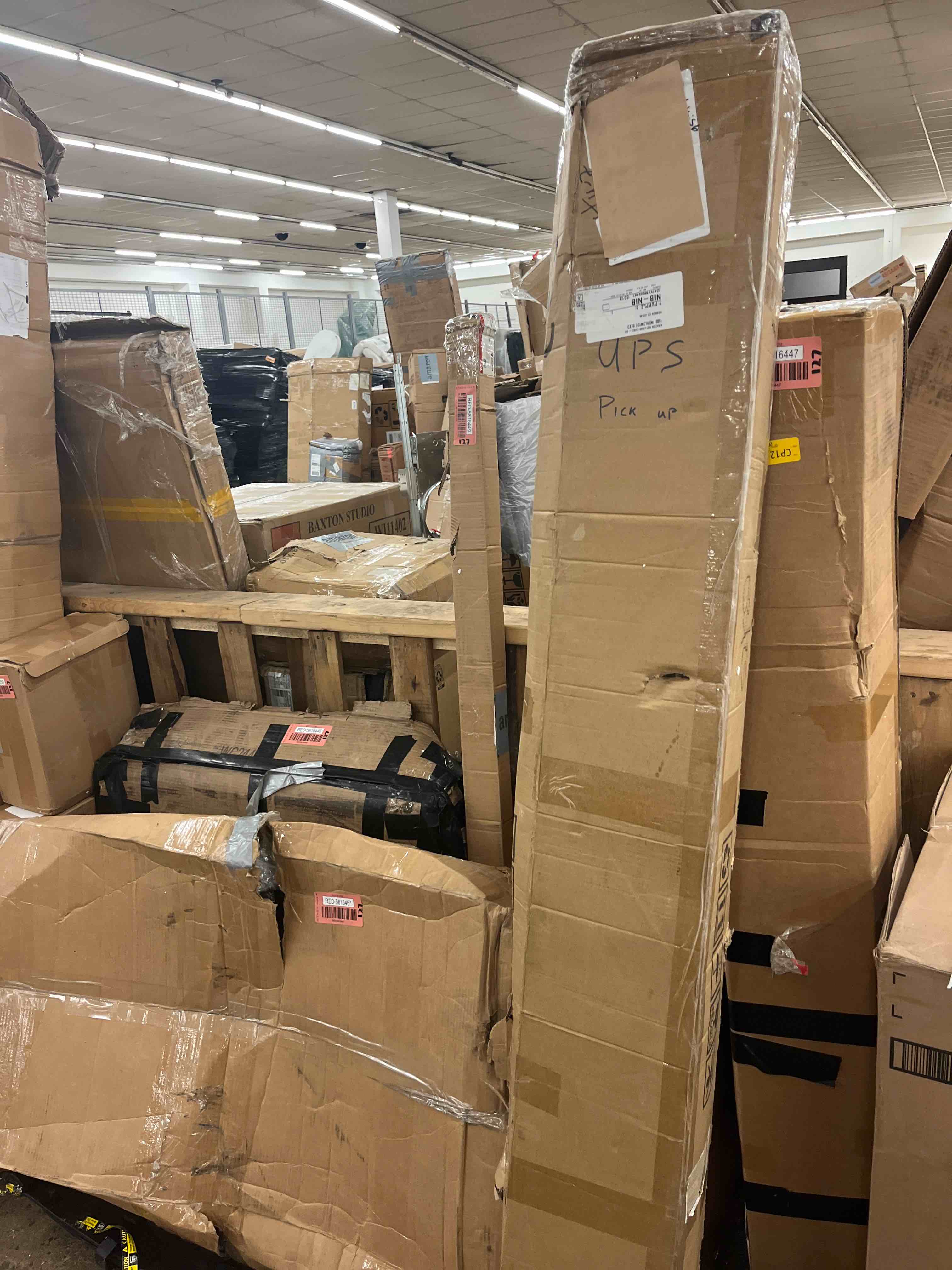 https://s3.amazonaws.com/lotting-images-prod/phillipi/RED5816452_1717777808145.jpeg
