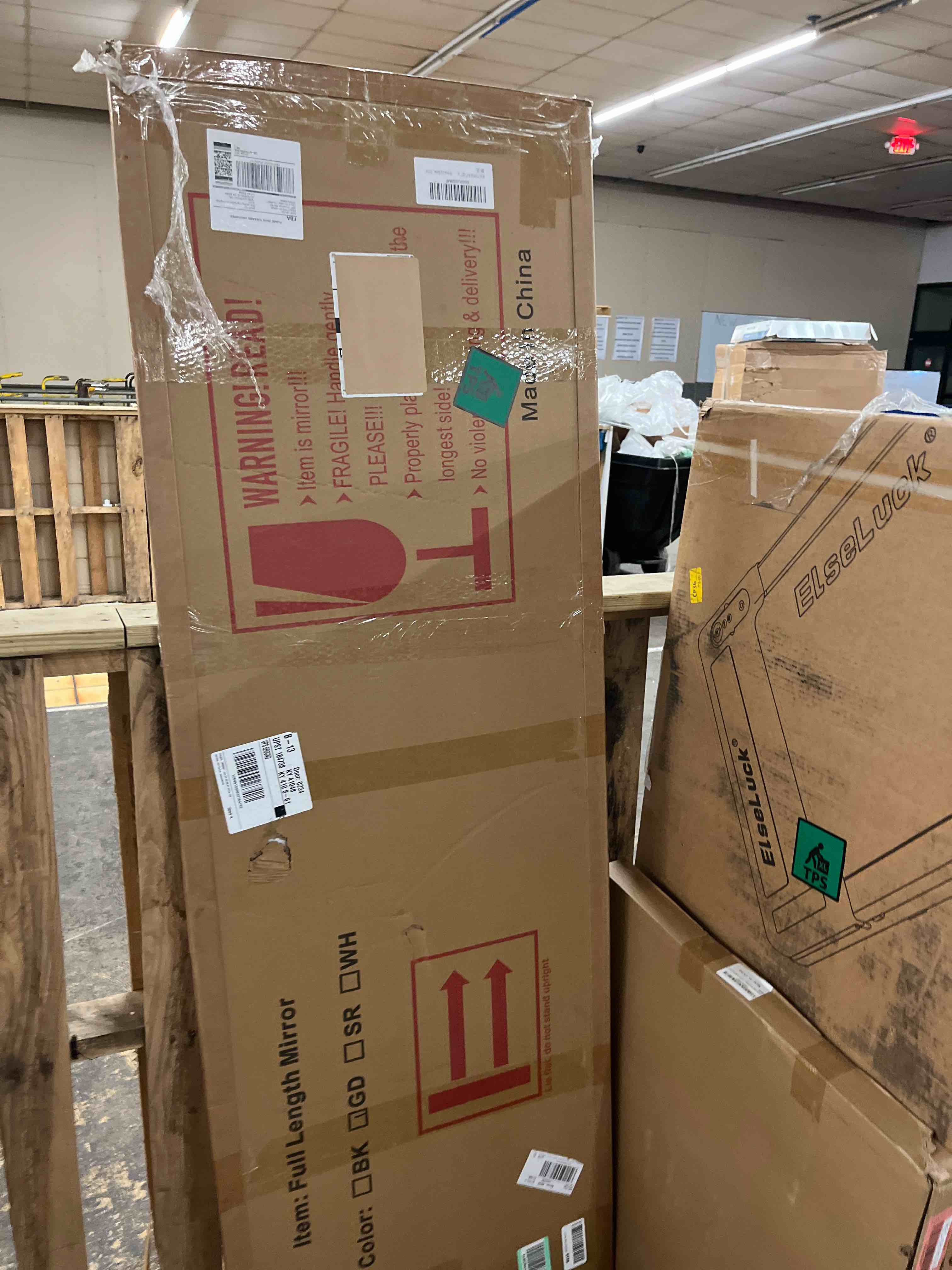 https://s3.amazonaws.com/lotting-images-prod/phillipi/RED5818035_1712118387622.jpeg