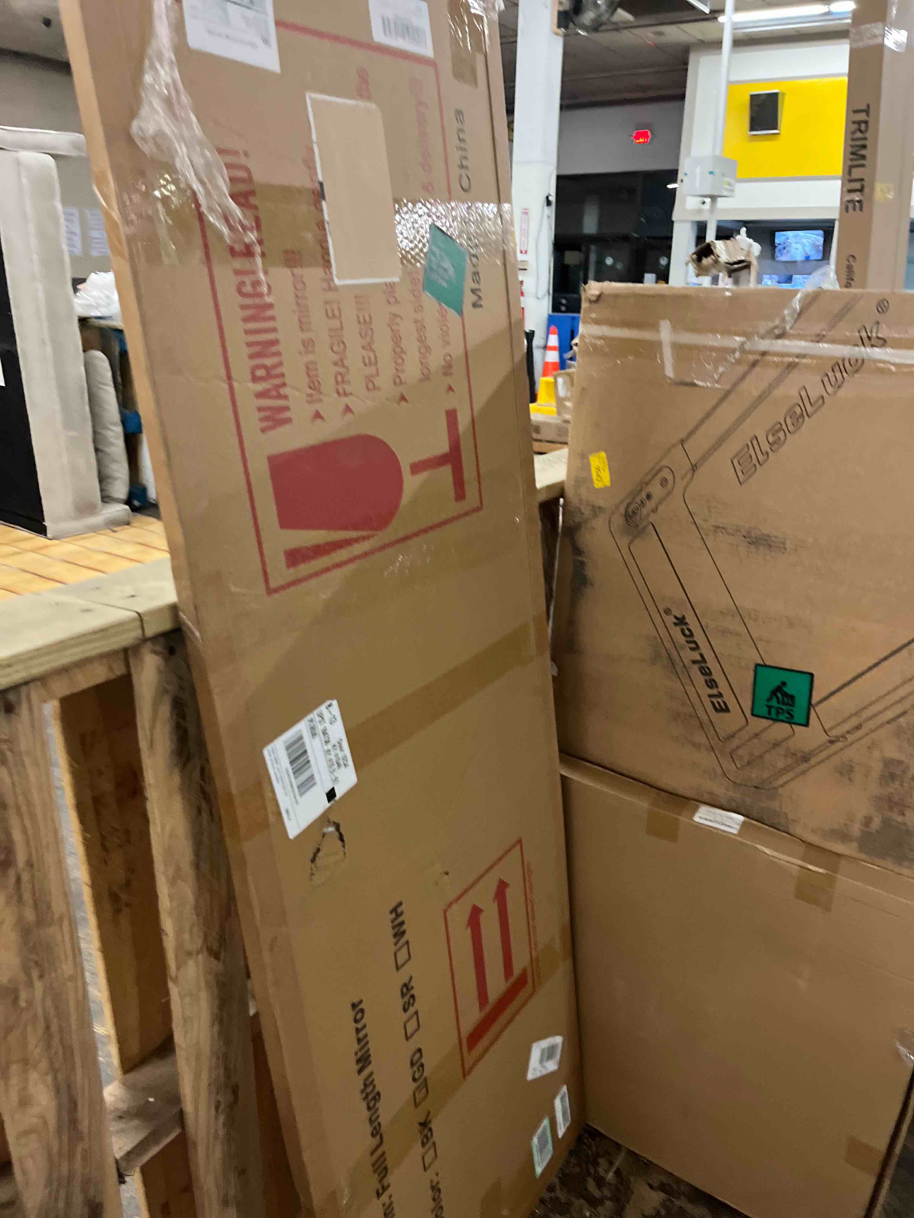 https://s3.amazonaws.com/lotting-images-prod/phillipi/RED5818035_1712118388948.jpeg