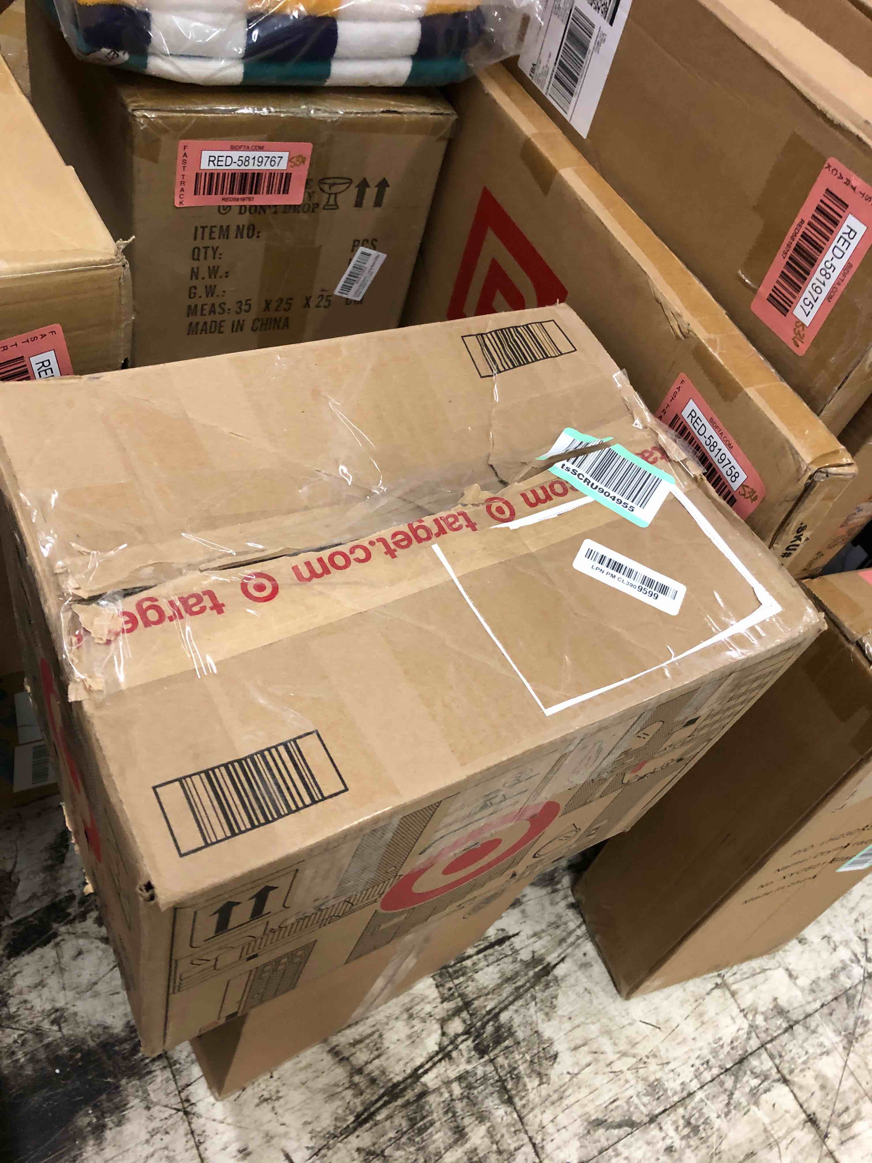 https://s3.amazonaws.com/lotting-images-prod/phillipi/RED5819776_1710453185397.jpeg