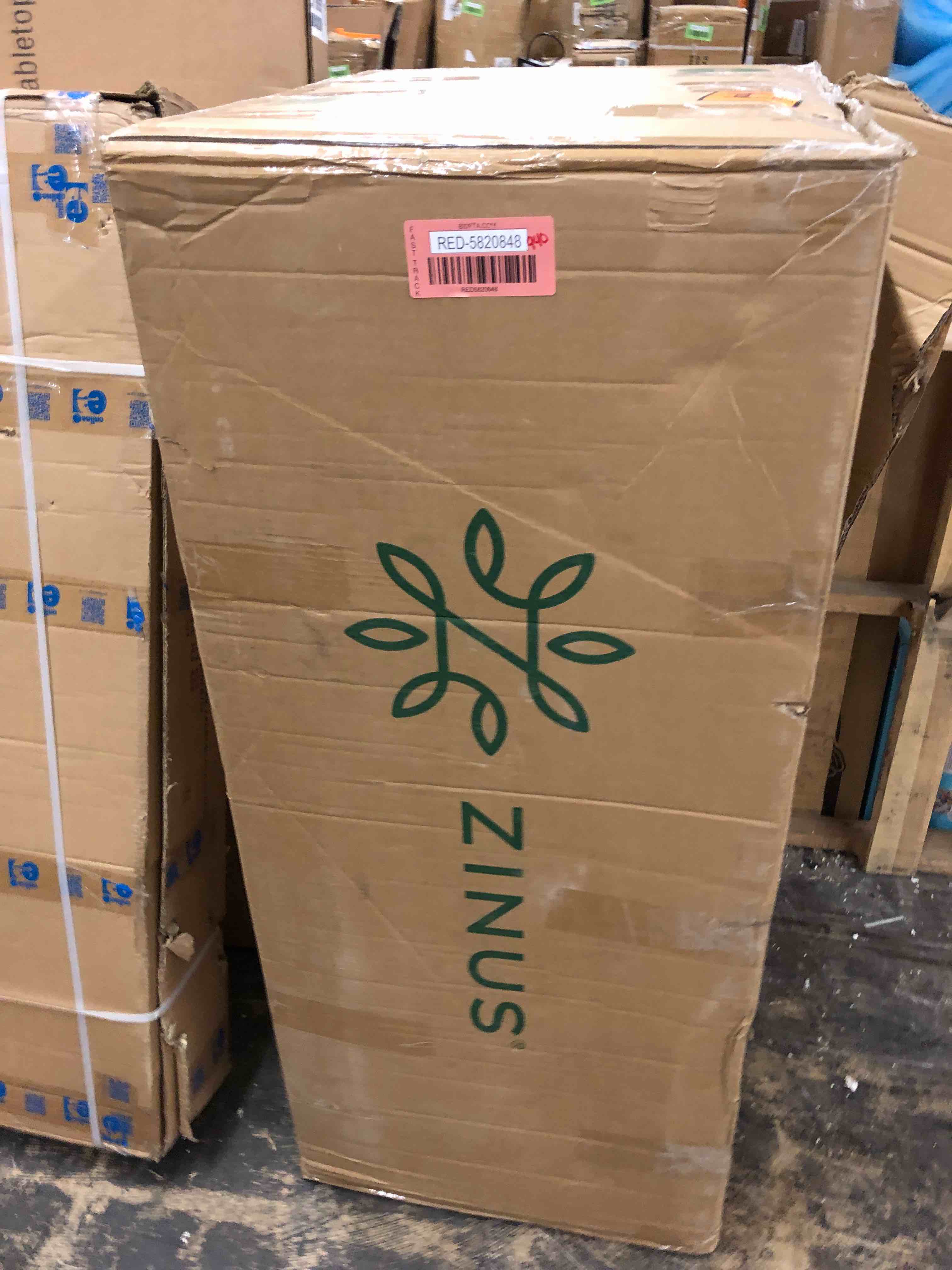 https://s3.amazonaws.com/lotting-images-prod/phillipi/RED5820848_1715361372592.jpeg