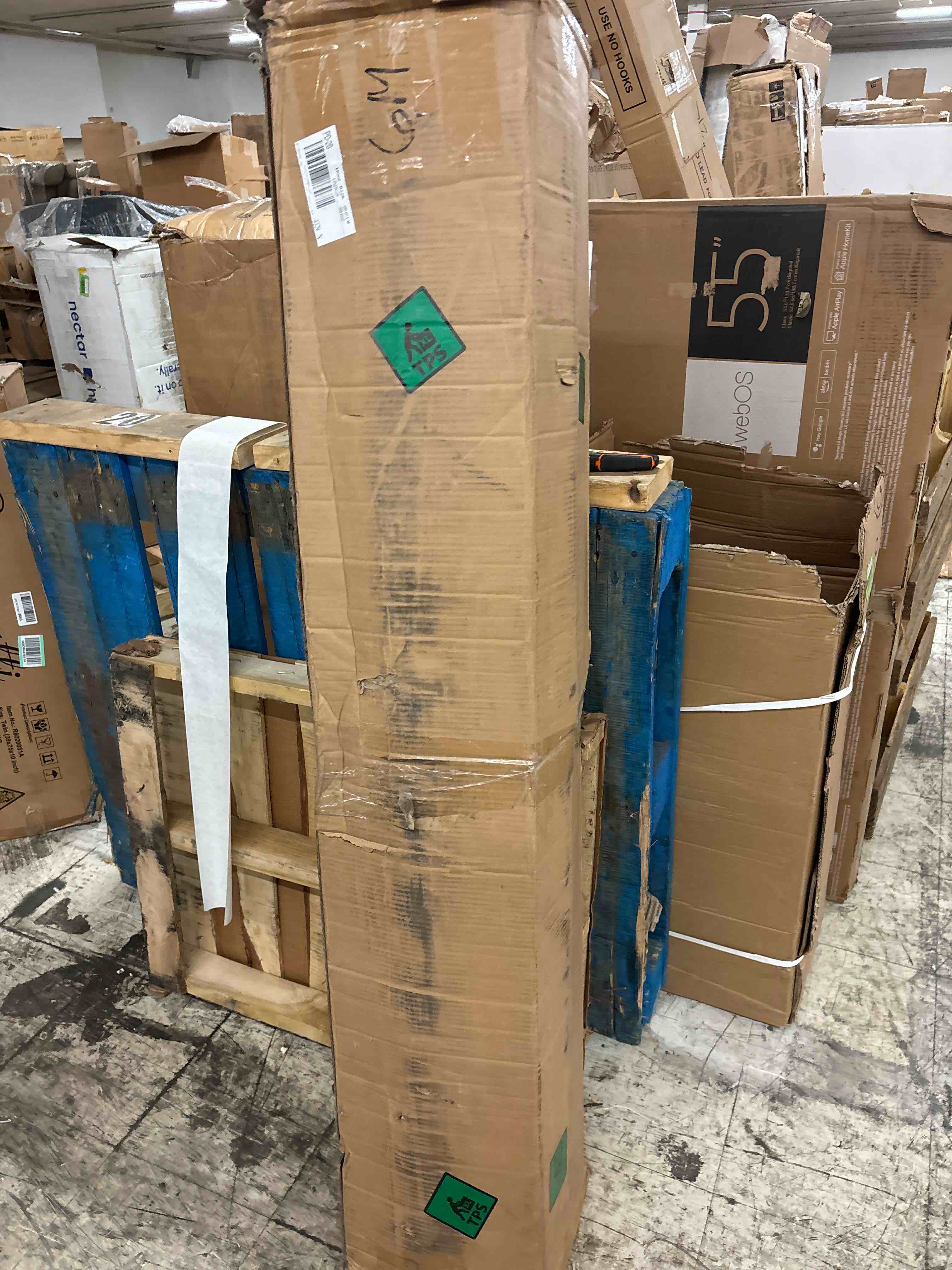https://s3.amazonaws.com/lotting-images-prod/phillipi/RED5822275_1707452773580.jpeg