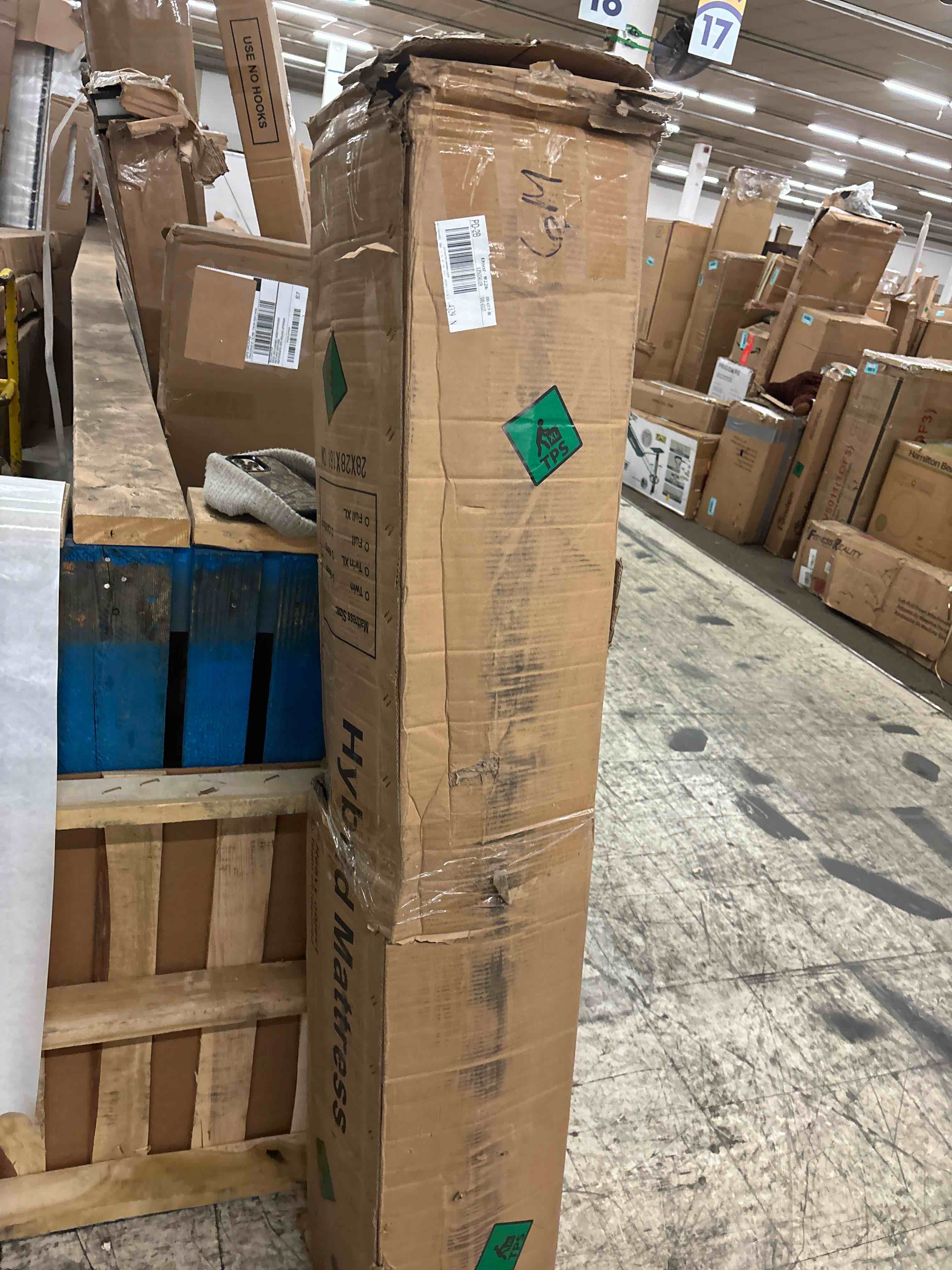 https://s3.amazonaws.com/lotting-images-prod/phillipi/RED5822275_1707452776269.jpeg