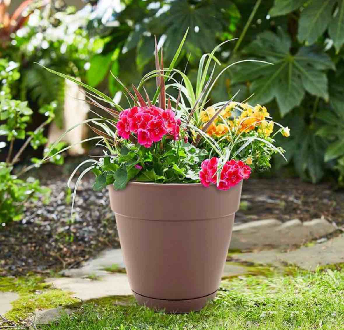 Newbury Large 16 in. Cocoa Resin Planter