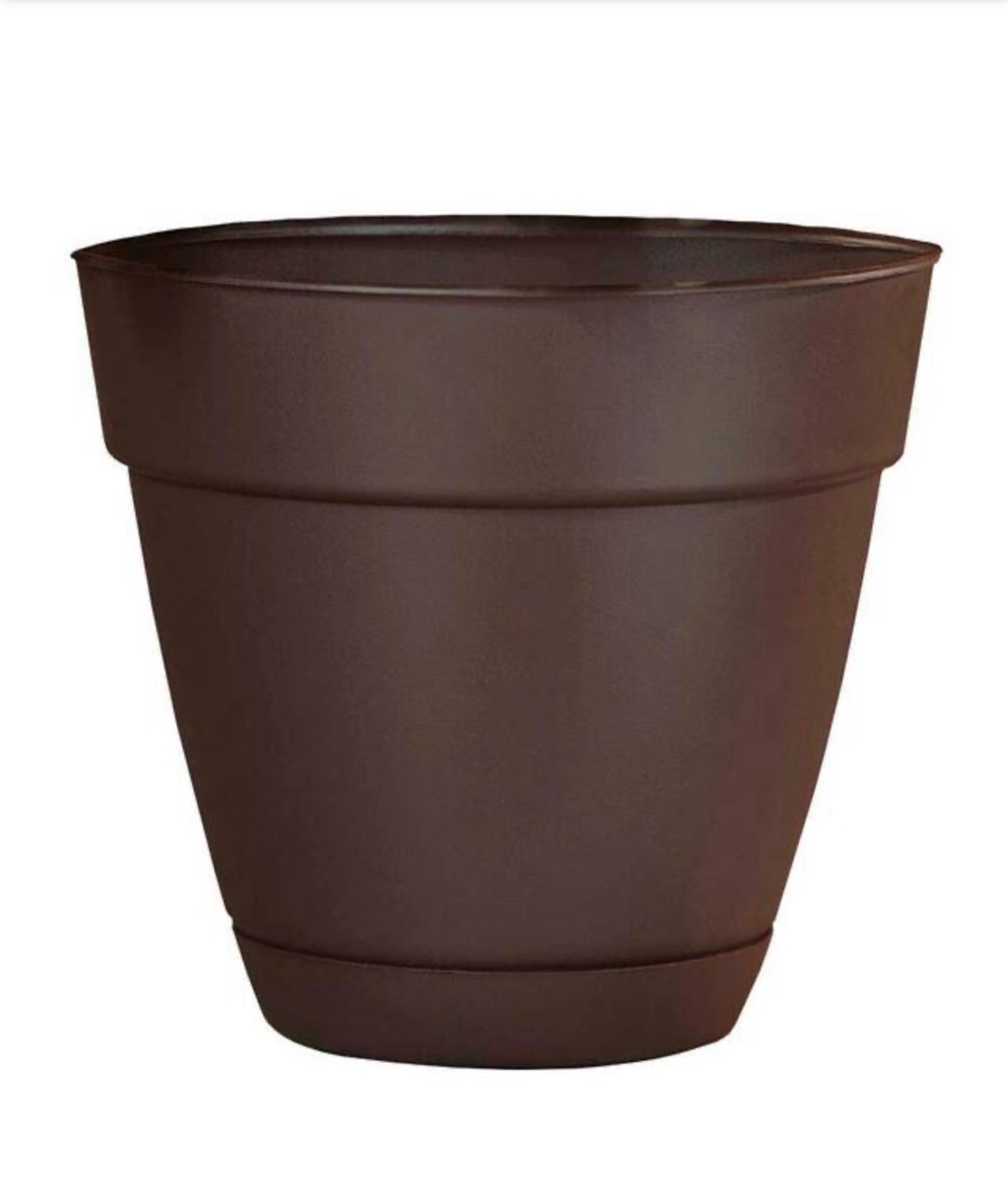 Newbury Large 16 in. Cocoa Resin Planter