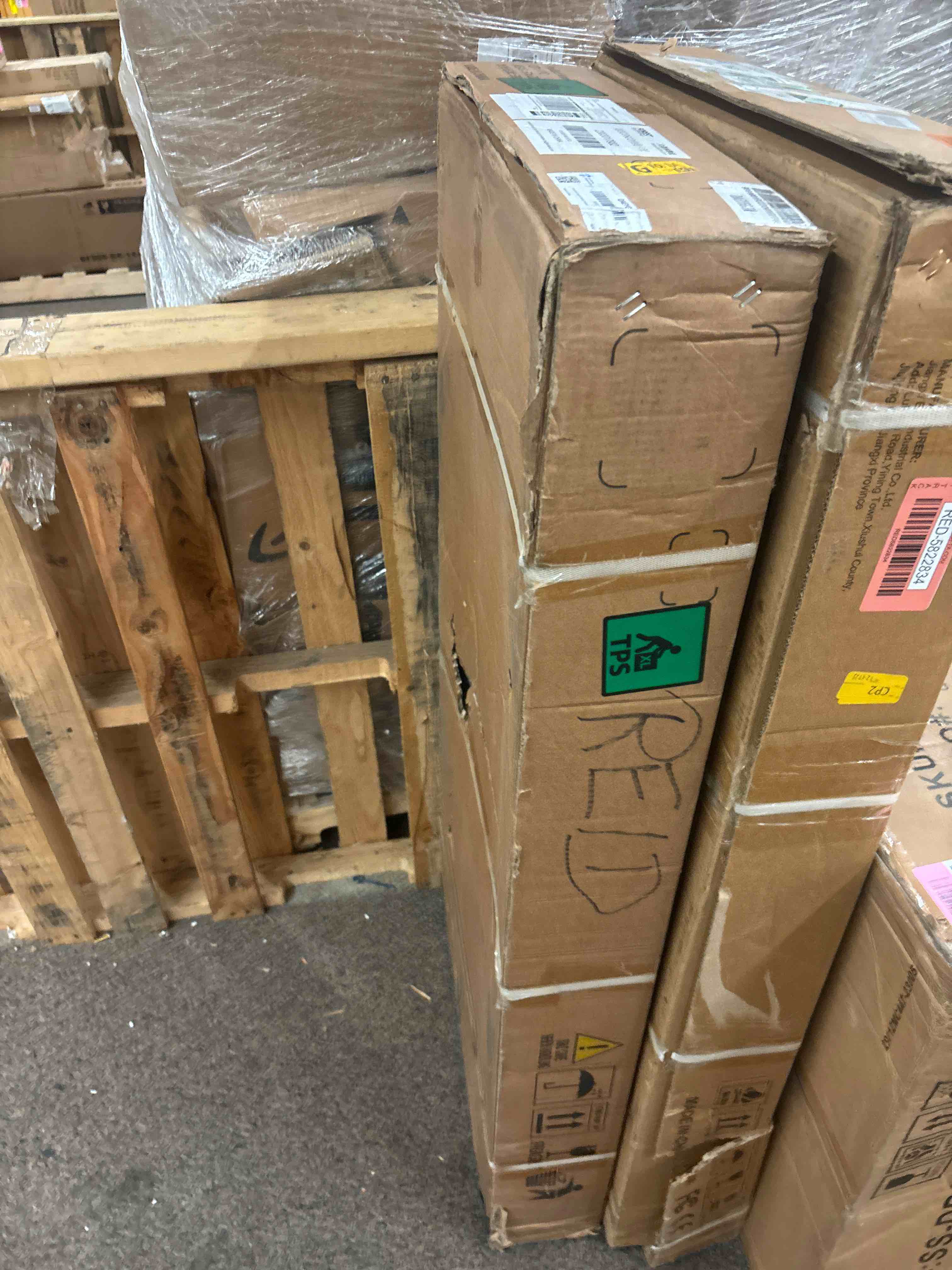 https://s3.amazonaws.com/lotting-images-prod/phillipi/RED5822833_1708571046388.jpeg