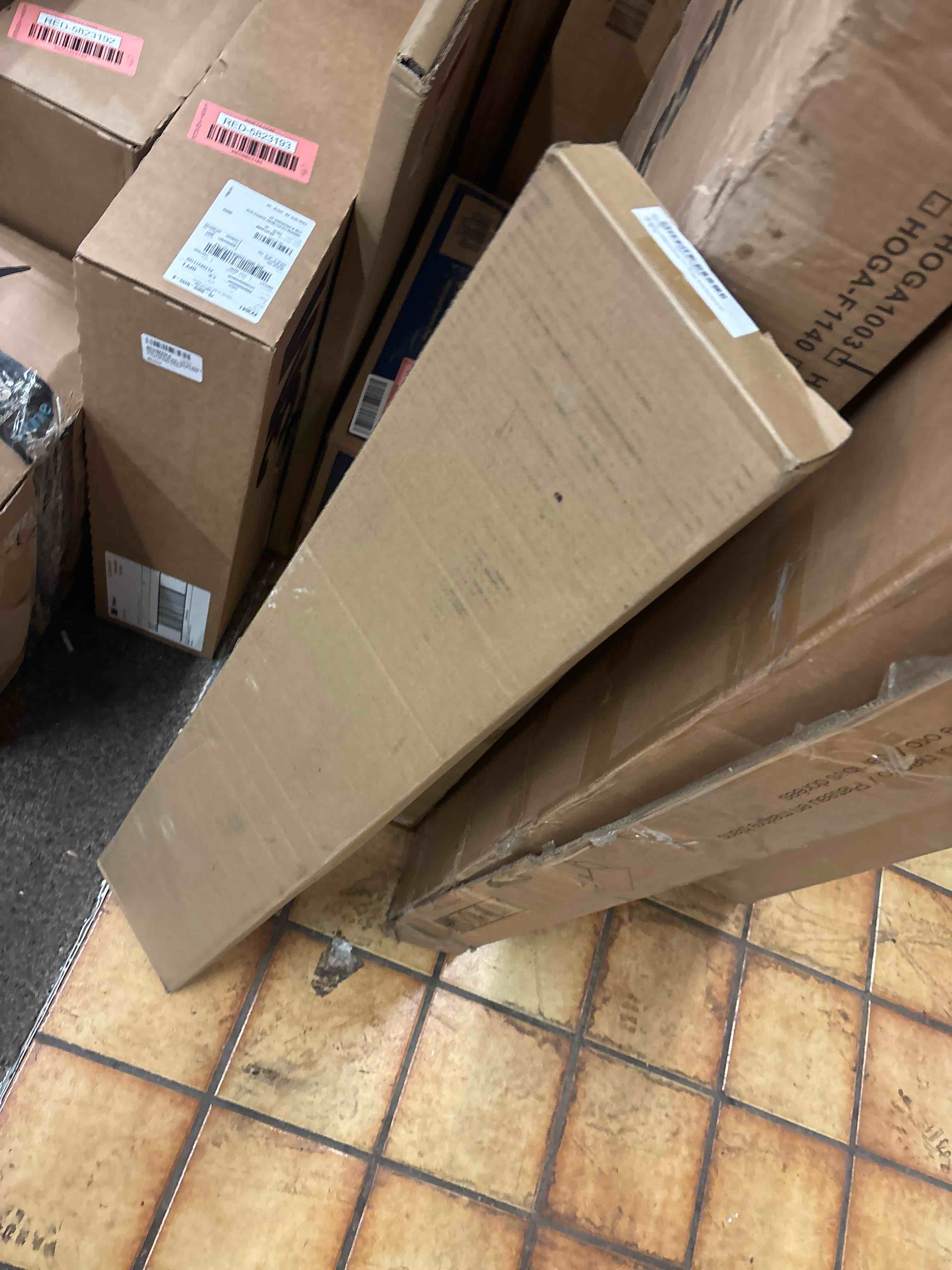https://s3.amazonaws.com/lotting-images-prod/phillipi/RED5823205_1709265770493.jpeg