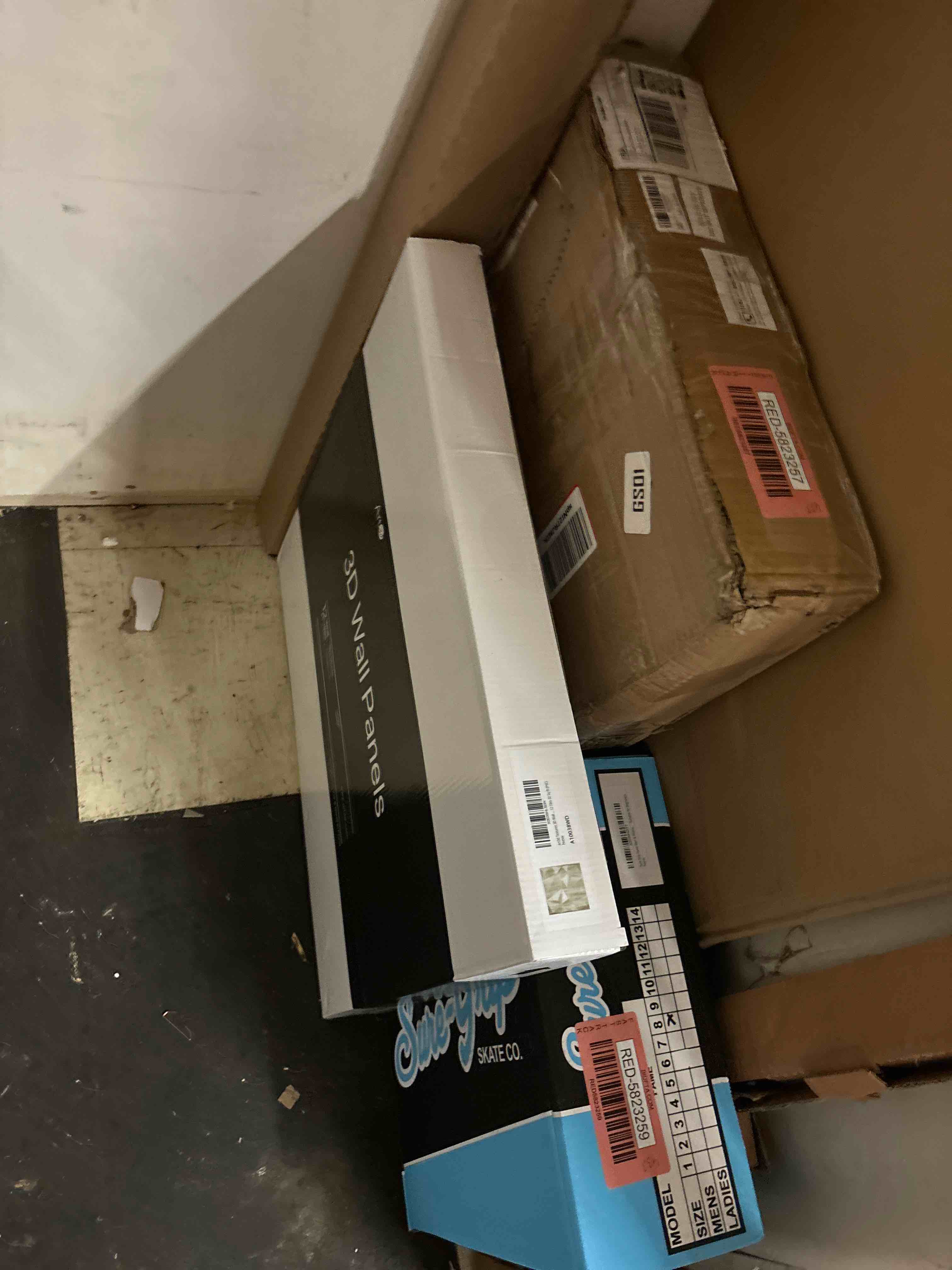 https://s3.amazonaws.com/lotting-images-prod/phillipi/RED5823262_1709317621597.jpeg