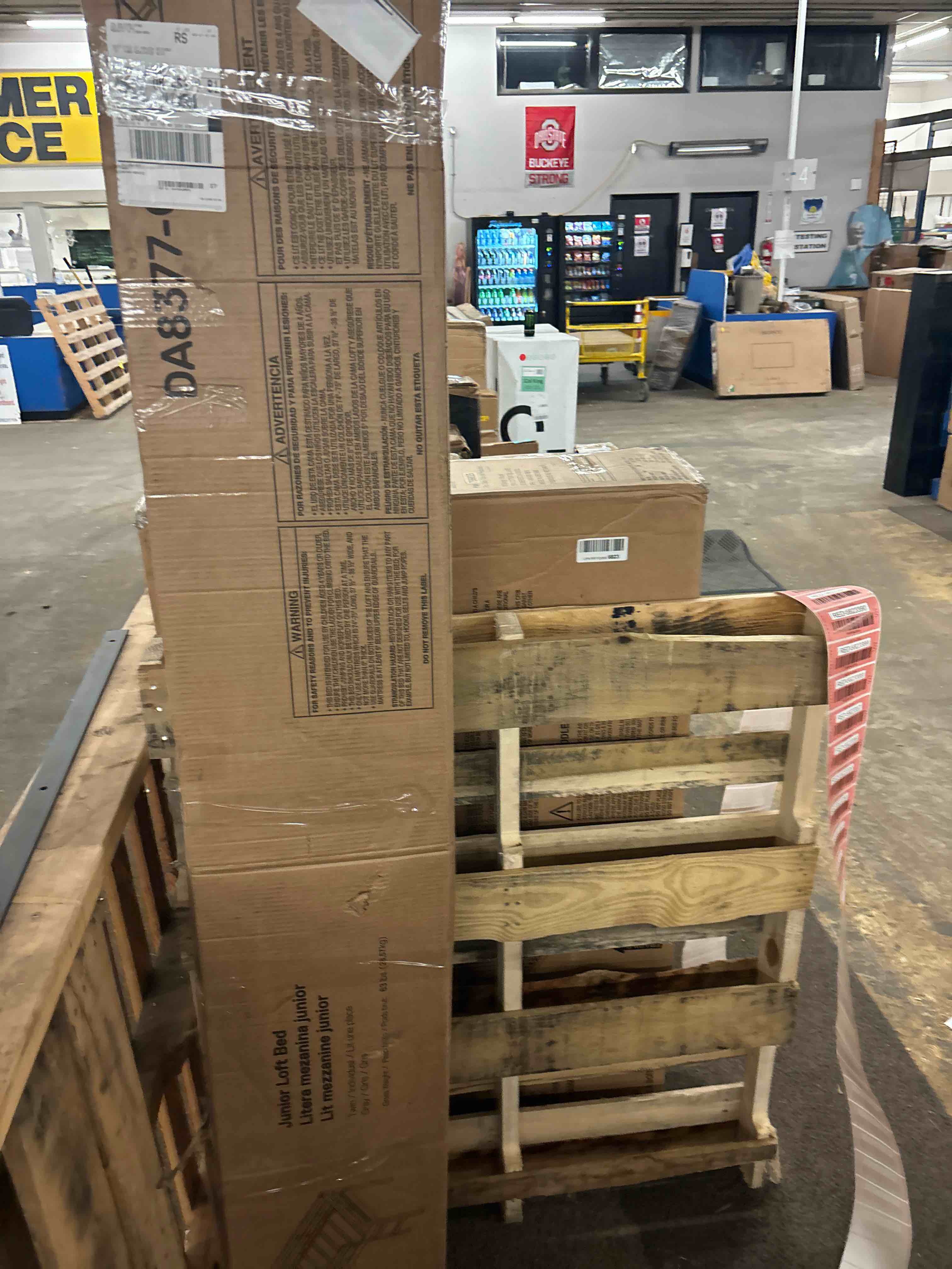 https://s3.amazonaws.com/lotting-images-prod/phillipi/RED5823360_1709596457199.jpeg