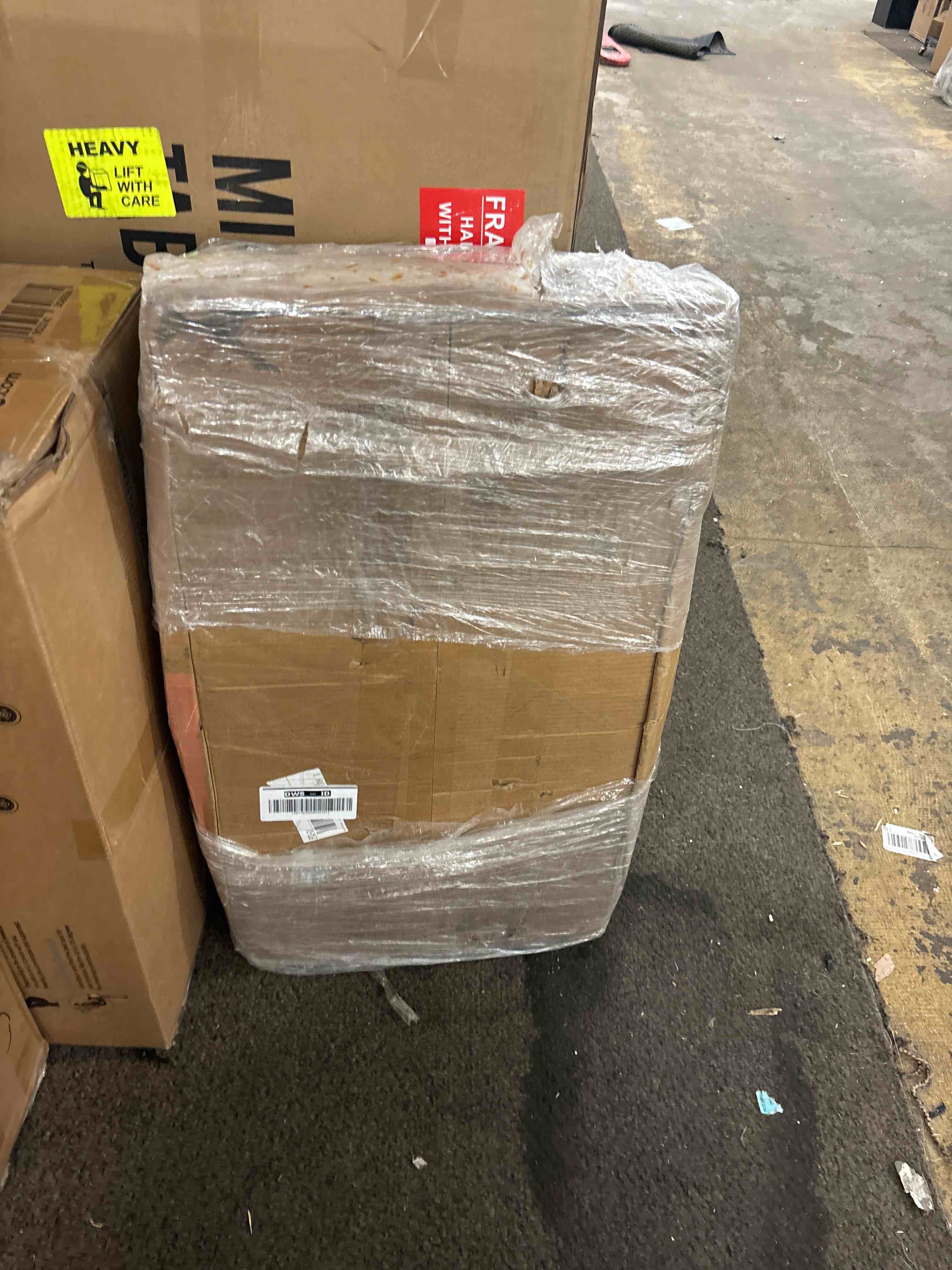 https://s3.amazonaws.com/lotting-images-prod/phillipi/RED5823375_1709598679588.jpeg